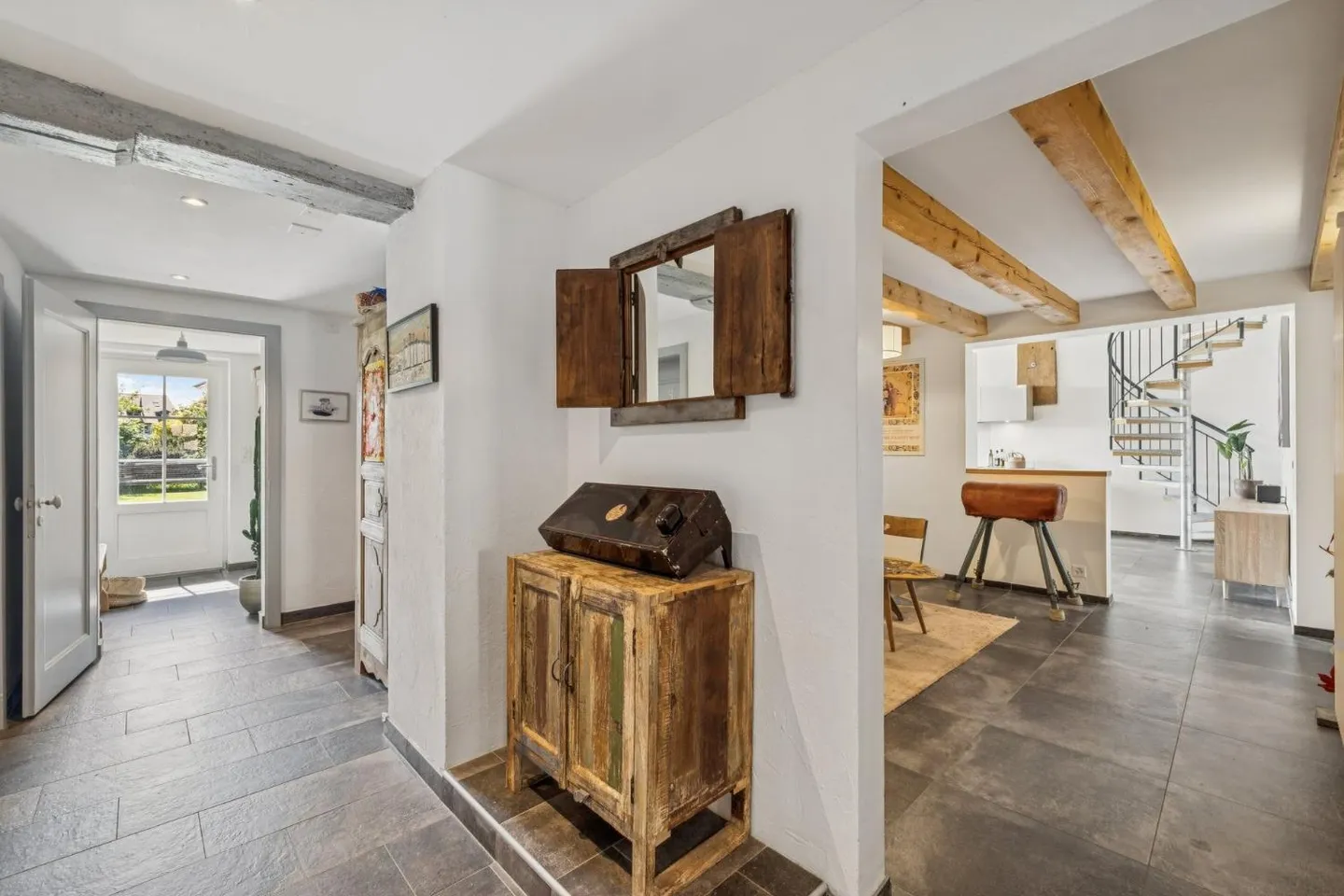Casa di villaggio molto affascinante su un piano con potenziale! - Foto 7 di 13