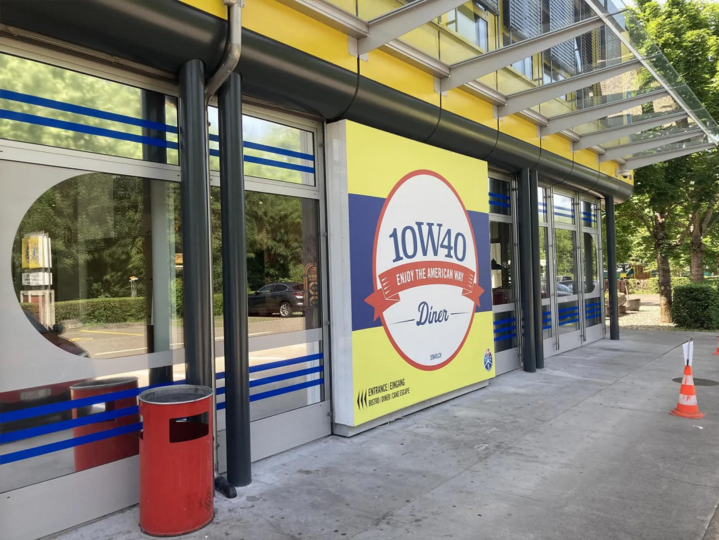 Gastro or Commercial Space in Diner Style - Photo 2 of 10