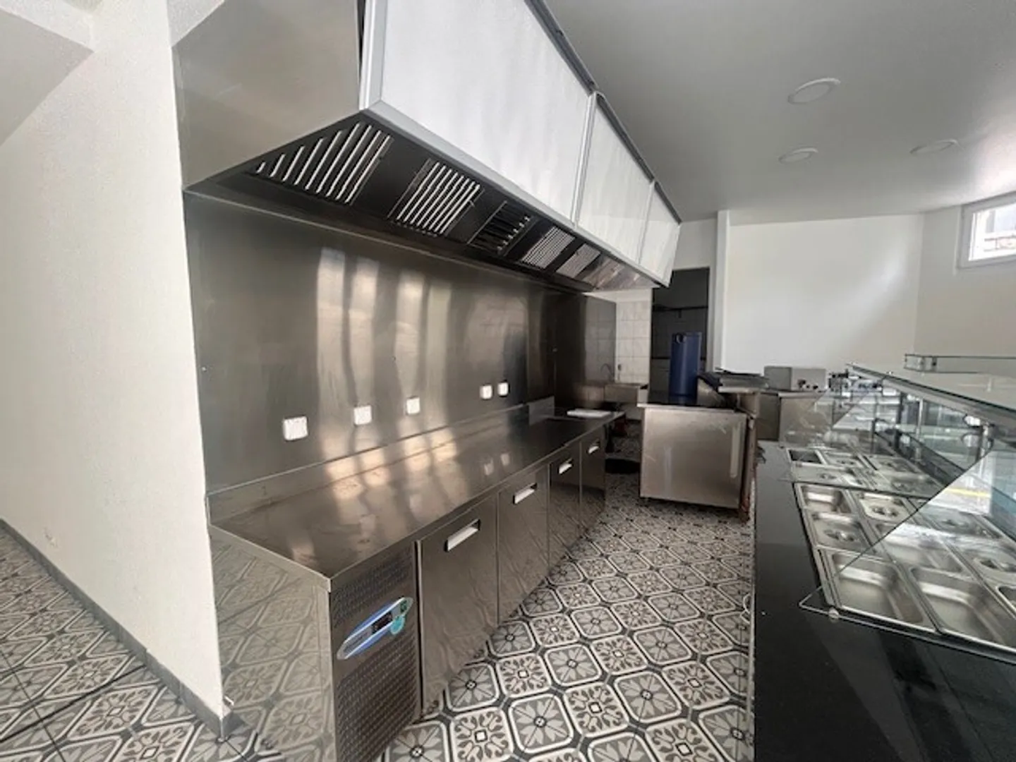 COMMERCIAL SPACE FOR A RESTAURANT OR SNACK/BAR - Photo 4 of 12