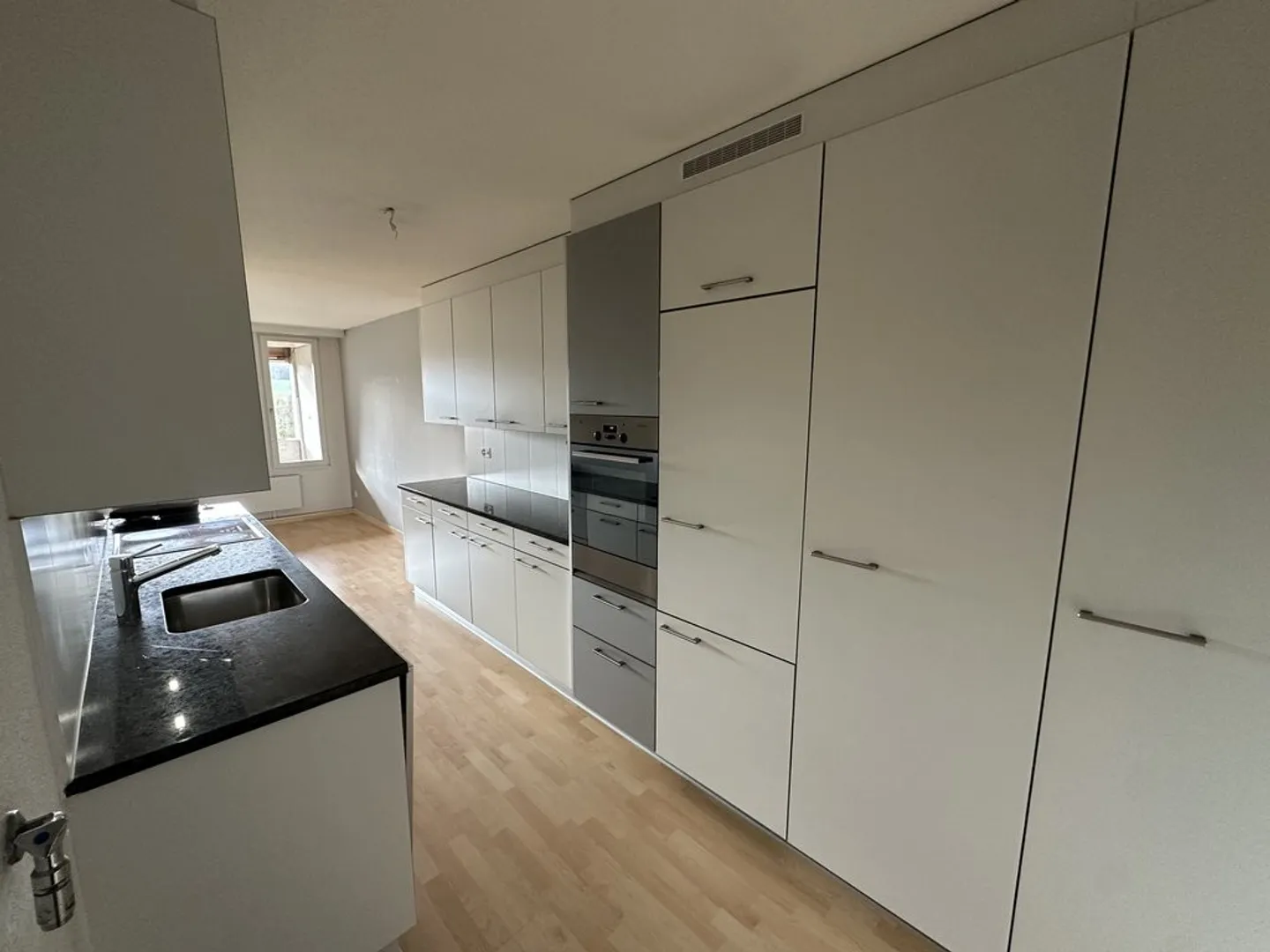 La tua nuova casa con vista - 4,5 stanze al 19° piano di Liebrüti - Foto 2 di 7