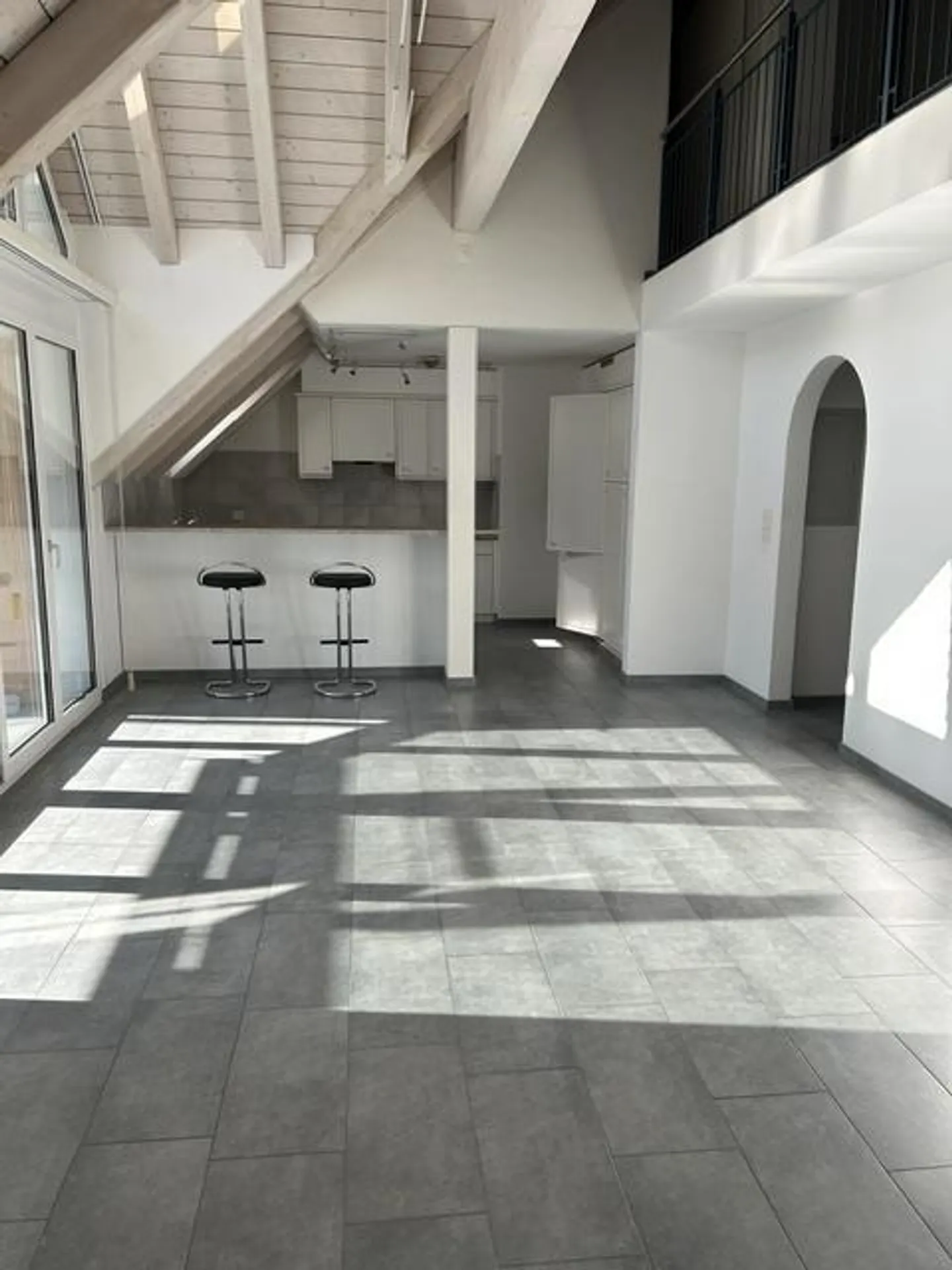 Exclusive 3.5-room penthouse apartment with gallery - Photo 2 of 15
