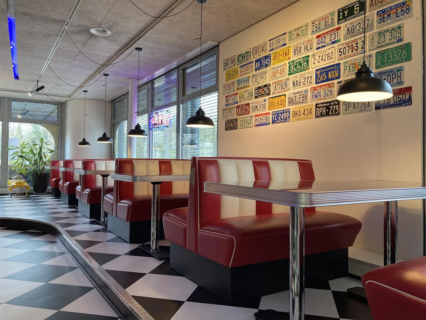 Gastro or Commercial Space in Diner Style - Photo 4 of 10
