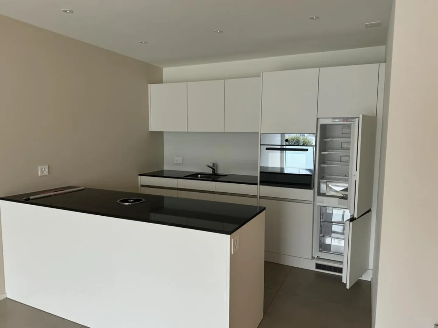 Modern apartment in a family-friendly environment - Photo 2 of 9