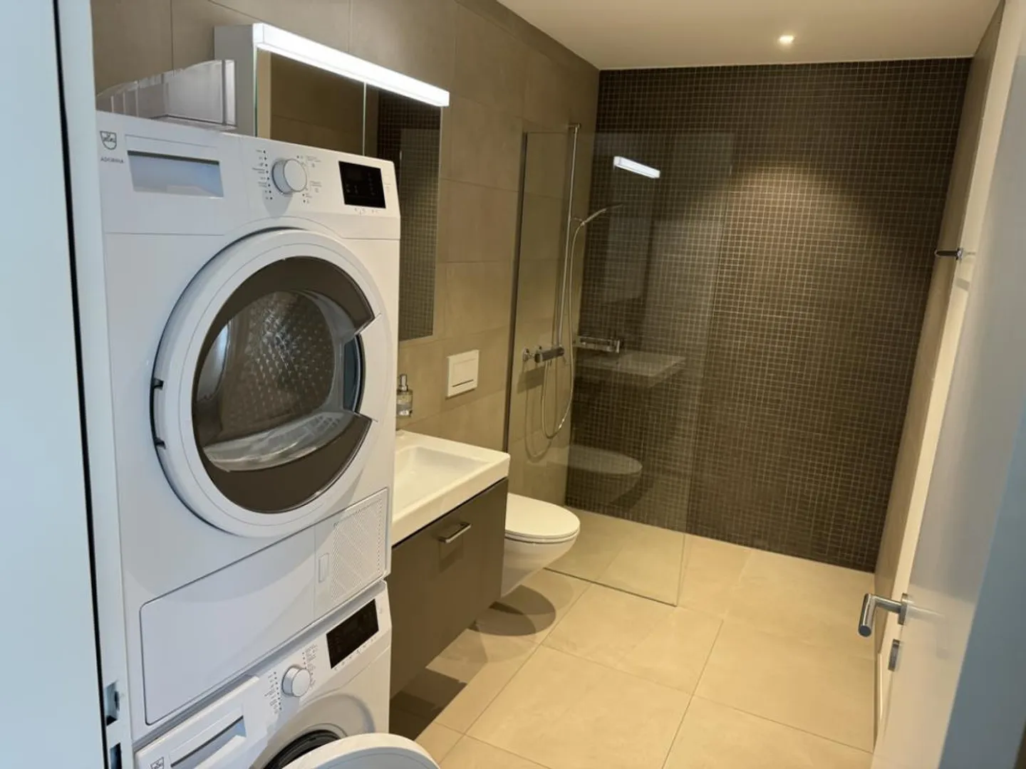 Modern apartment in a family-friendly environment - Photo 4 of 9