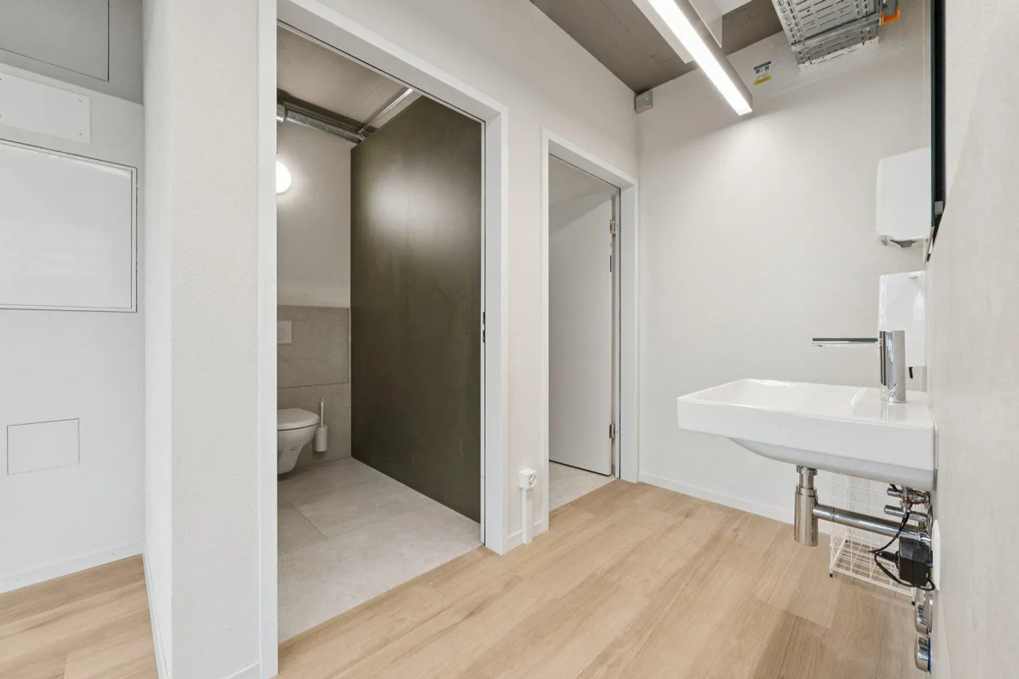 Modernly developed office spaces in the new Tivoli Garten building! - Photo 2 of 3