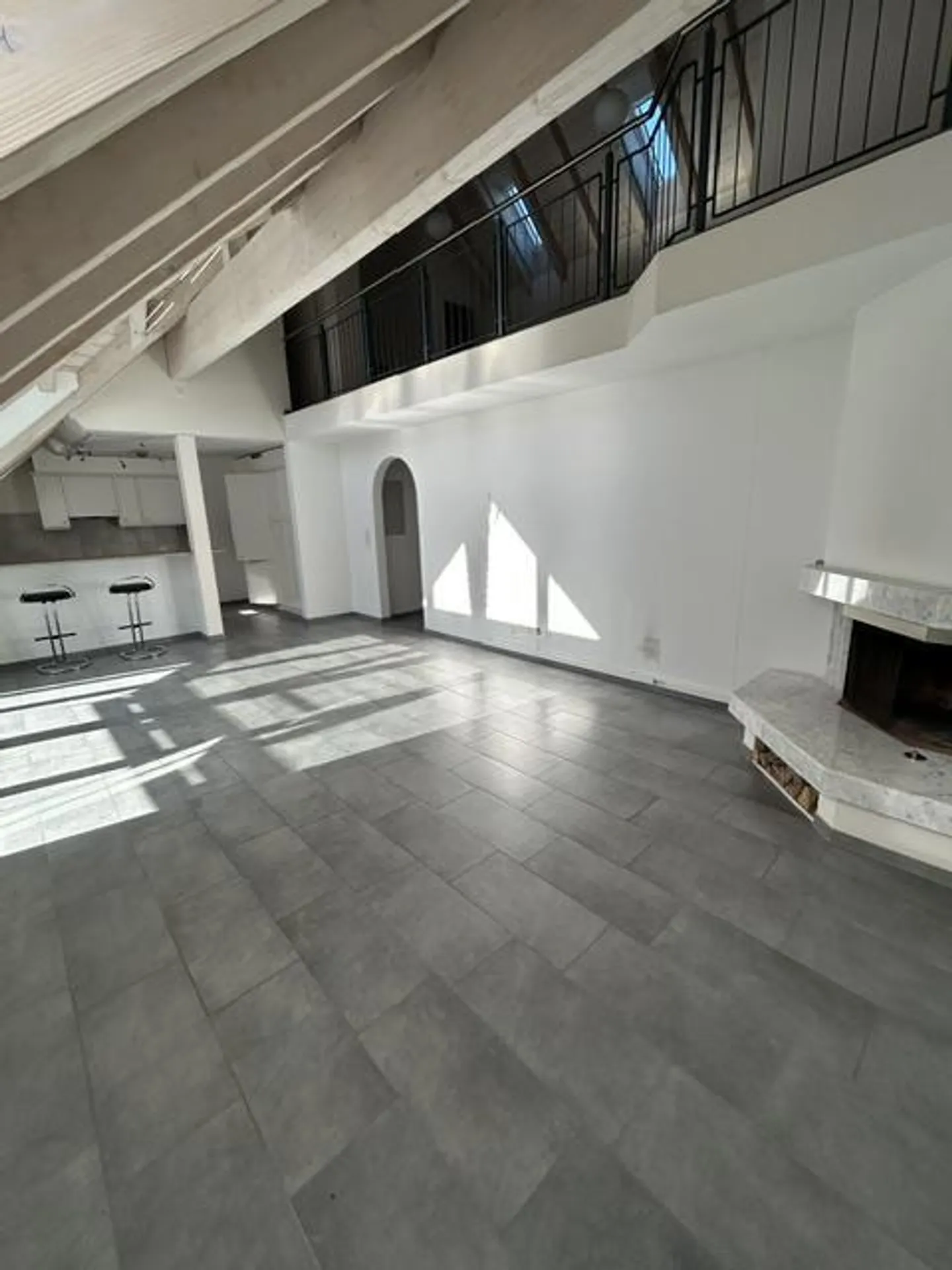 Exclusive 3.5-room penthouse apartment with gallery - Photo 12 of 15