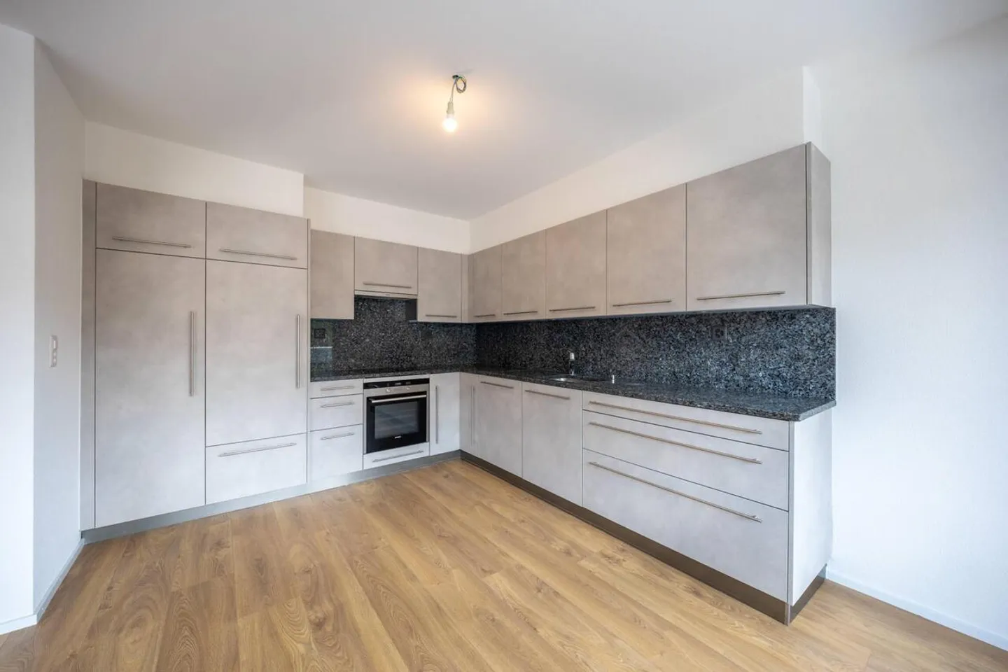 4.5 Room Apartment Completely Renovated - Photo 5 of 13