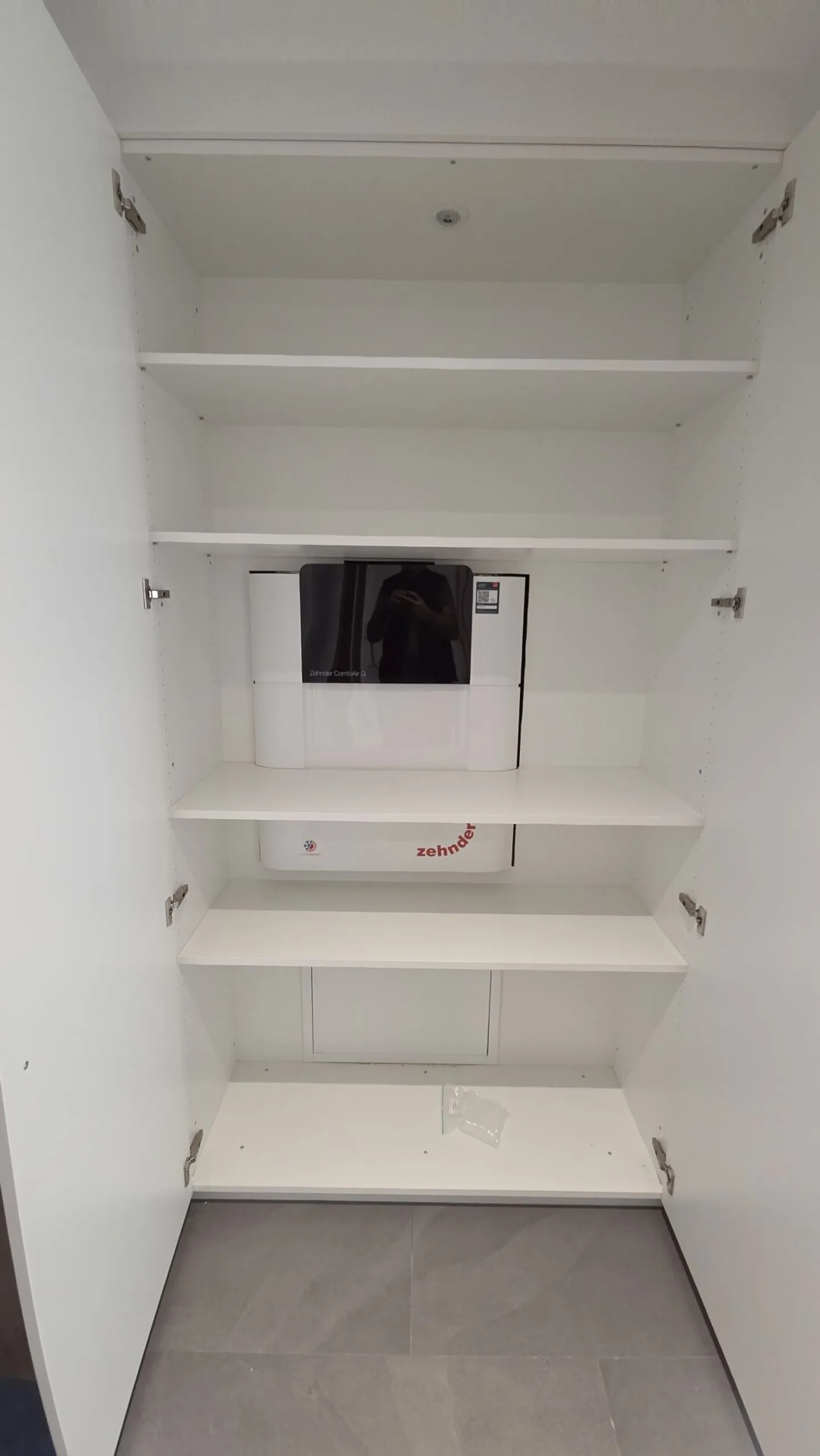 Appartement 5.5 pièces entièrement rénové avec entrée privée, véranda et cave voûtée - Photo 5 sur 14