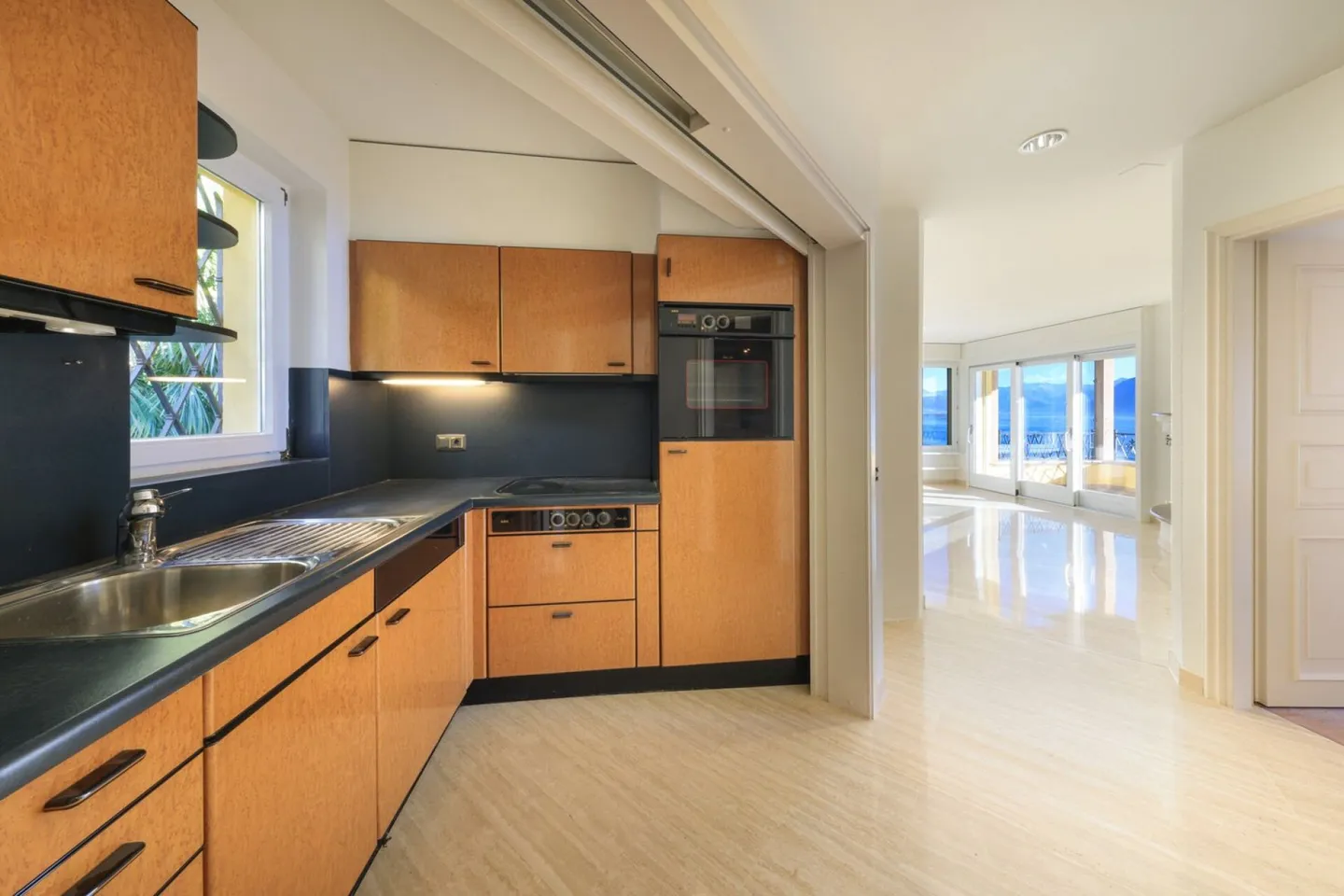 Attico esclusivo con vista lago non ostacolata e accesso privato al lago - Foto 6 di 9