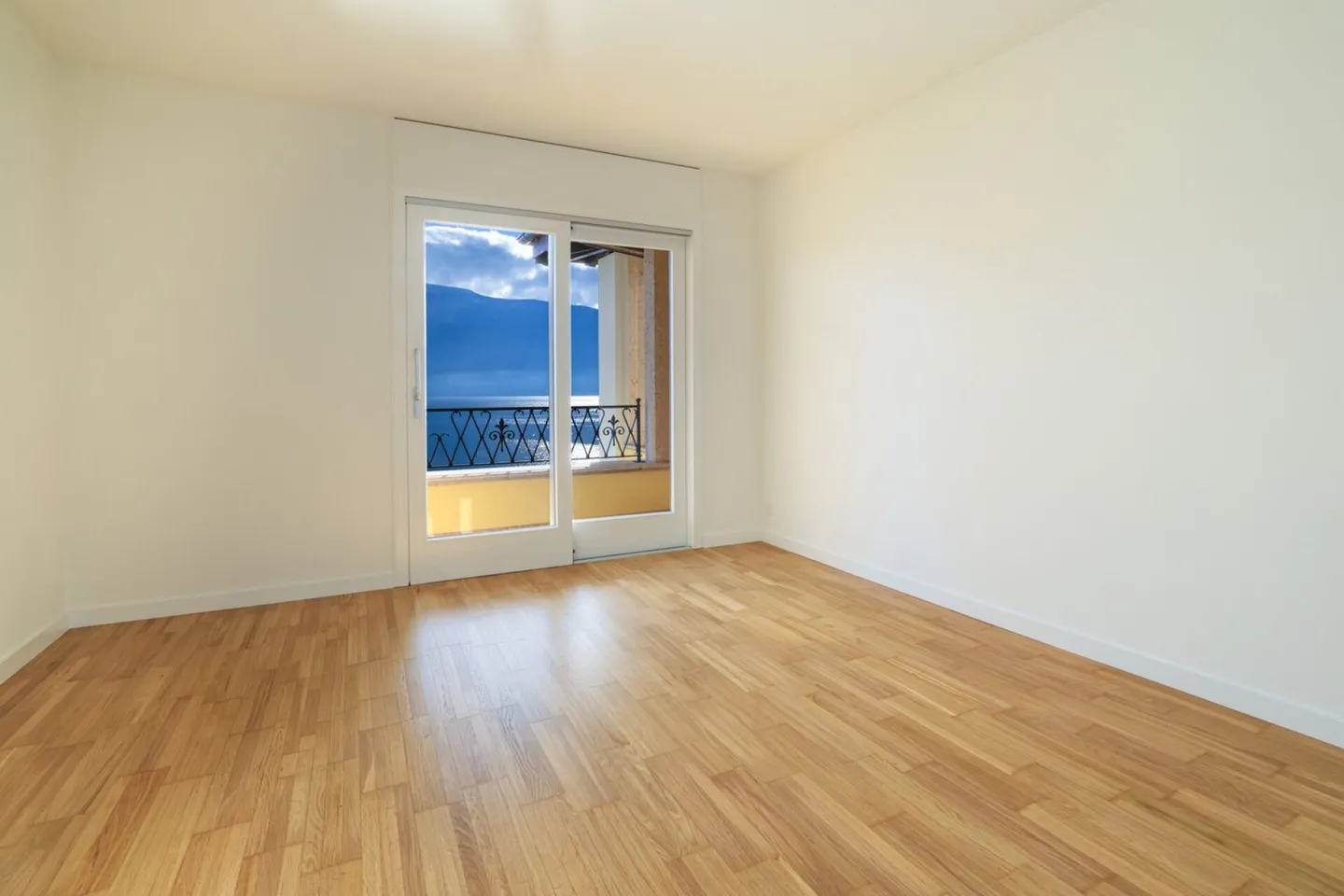 Attico esclusivo con vista lago non ostacolata e accesso privato al lago - Foto 7 di 9