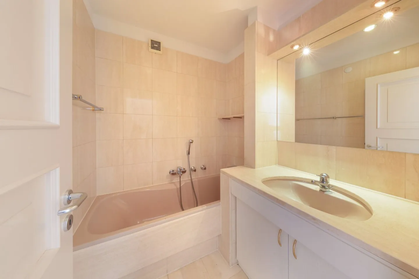 Attico esclusivo con vista lago non ostacolata e accesso privato al lago - Foto 8 di 9