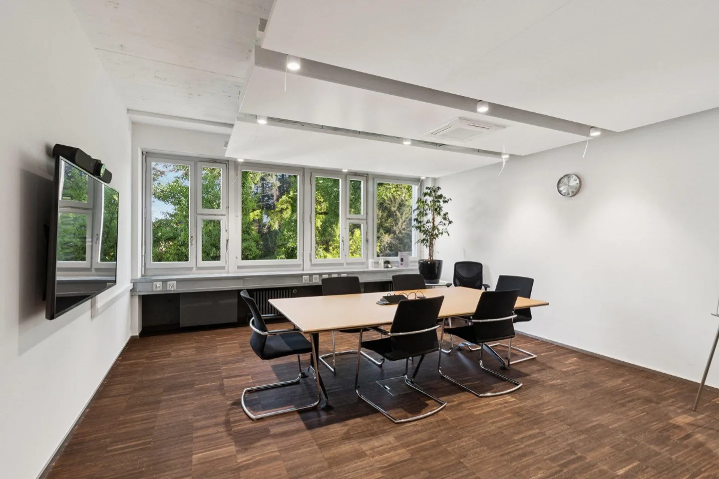 4 Min to Stadelhofen Station – Your Office in Seefeld - Photo 5 of 11