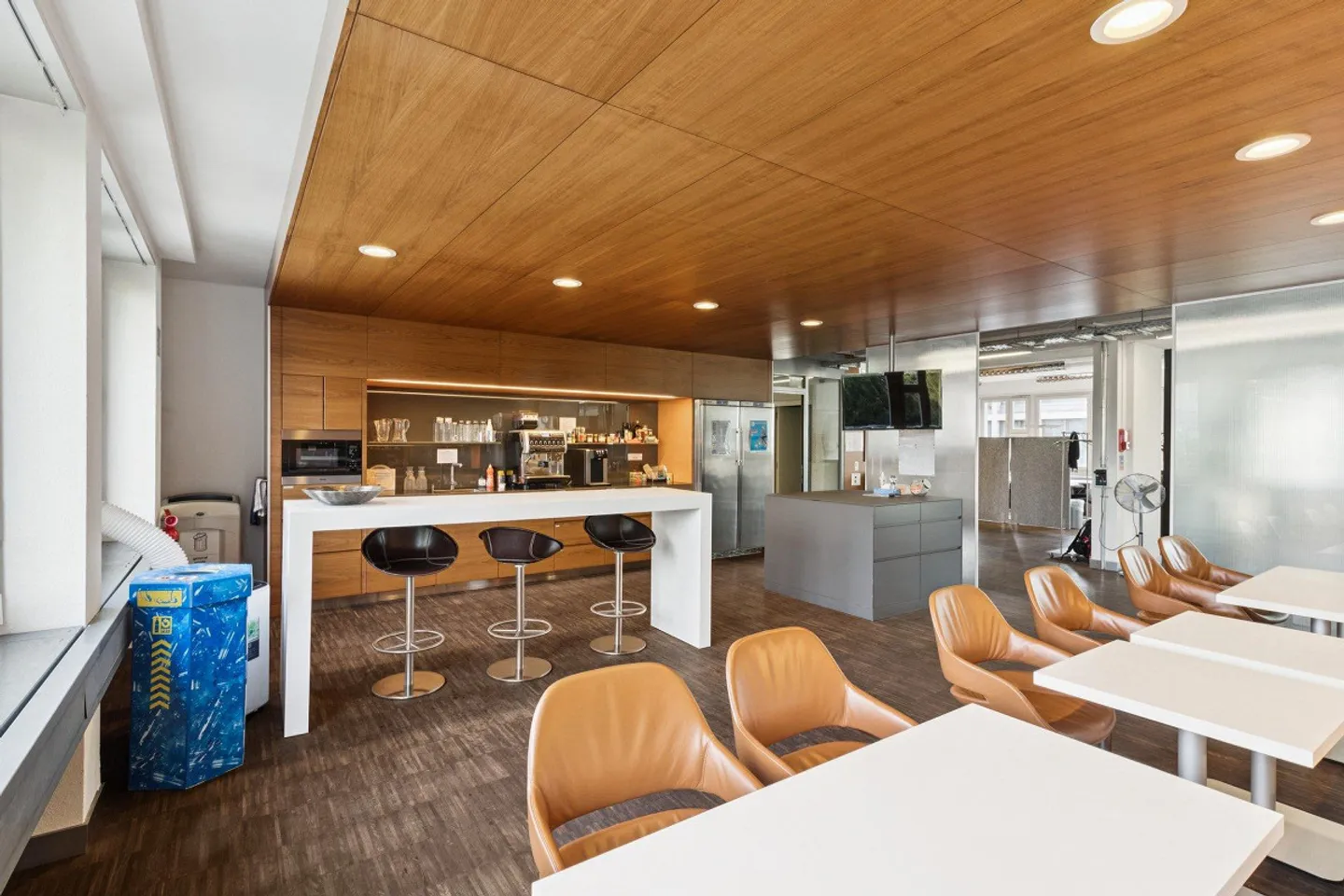 4 Min to Stadelhofen Station – Your Office in Seefeld - Photo 7 of 11