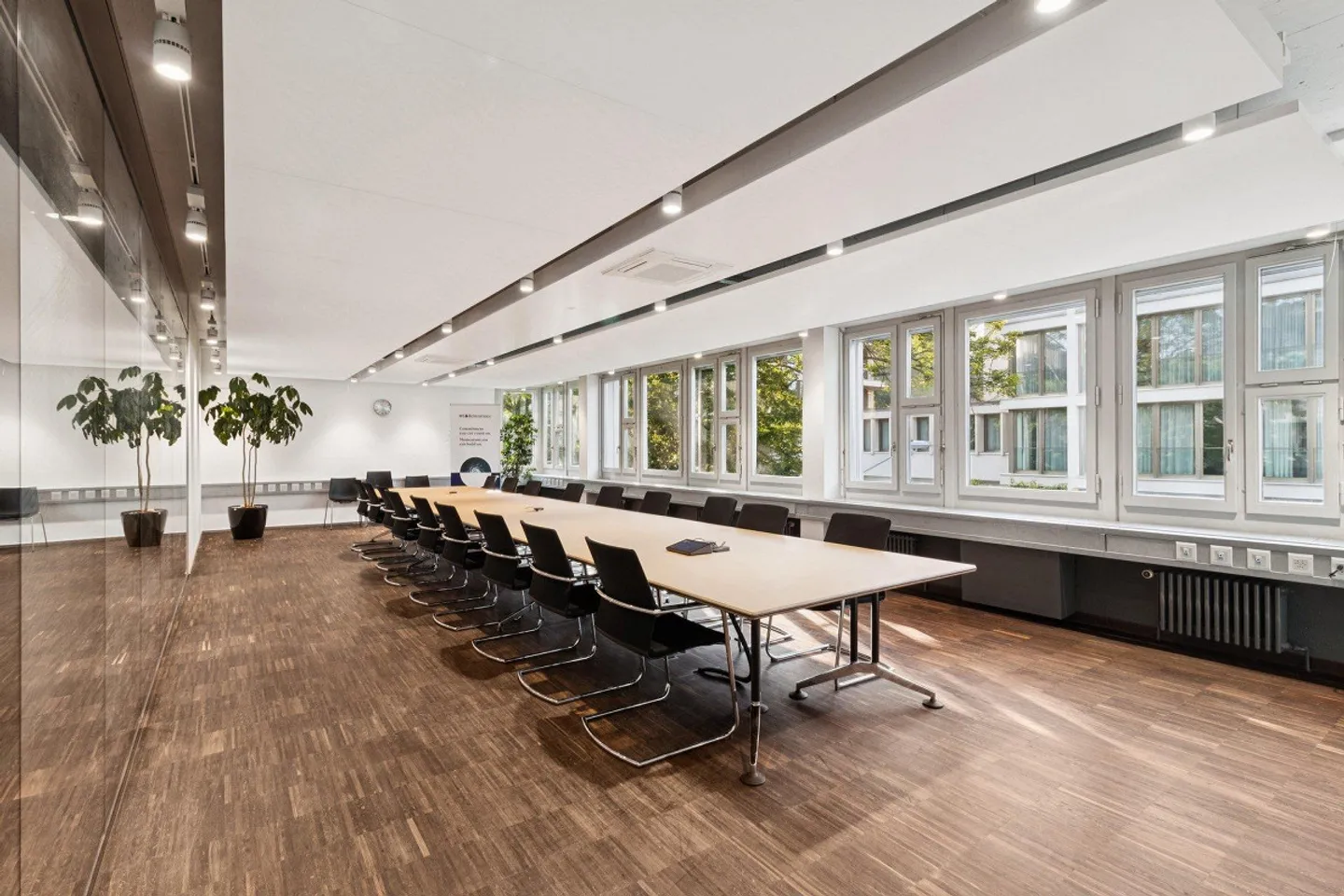 4 Min to Stadelhofen Station – Your Office in Seefeld - Photo 4 of 11