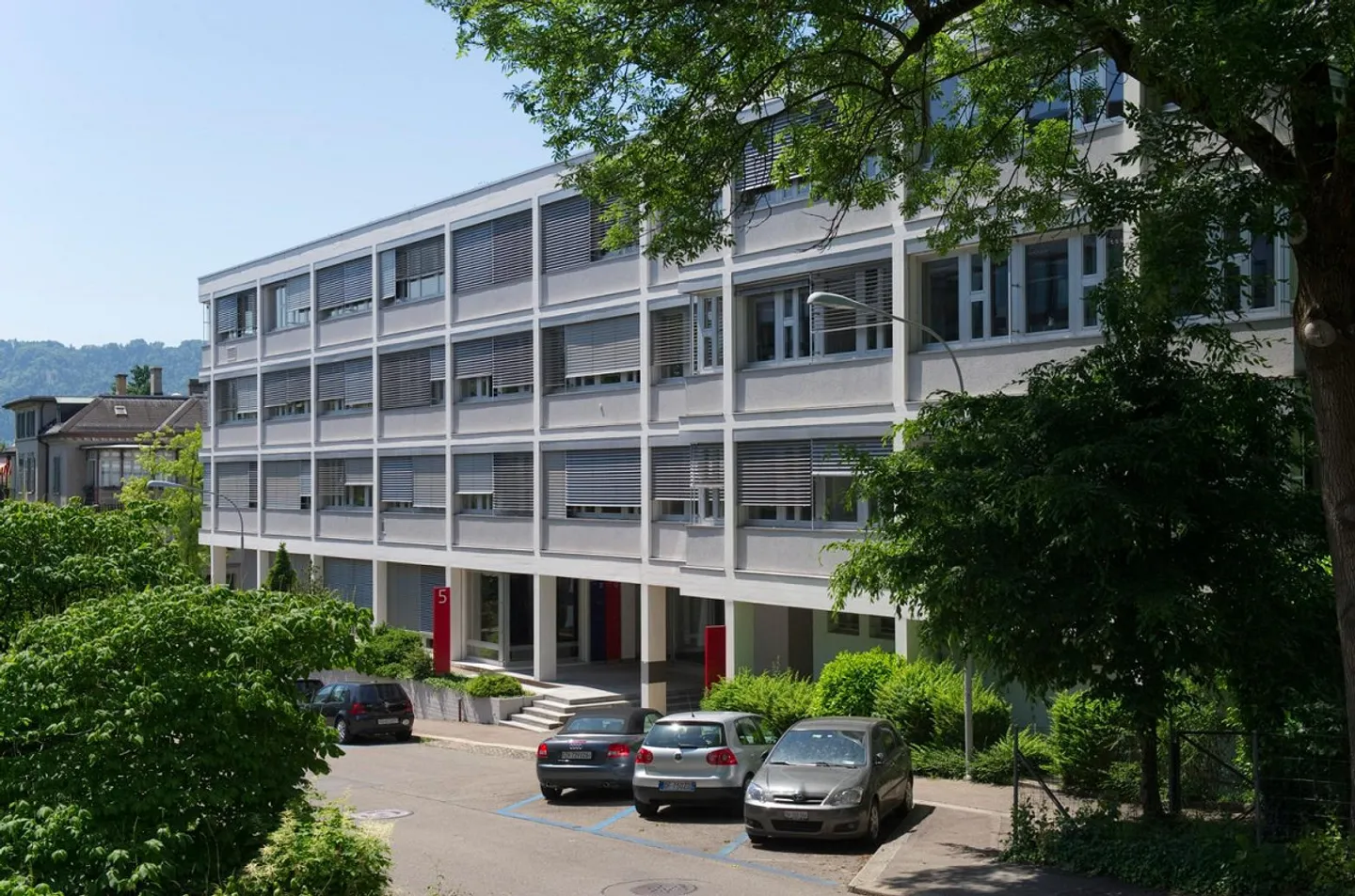 4 Min to Stadelhofen Station – Your Office in Seefeld - Photo 10 of 11