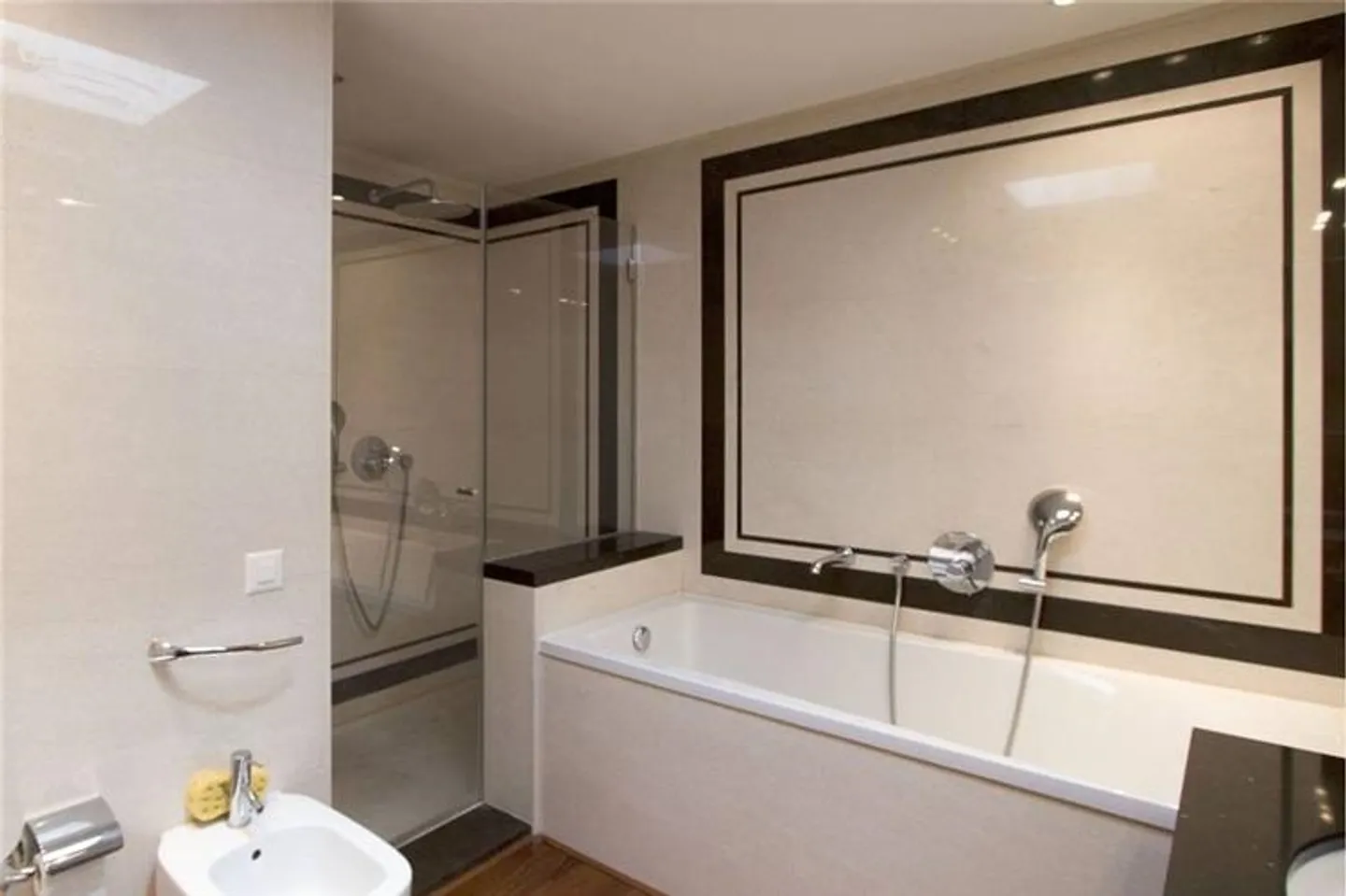 «7  haus,  casa sul lago 7 locali, Maroggia» - Foto 4 di 9
