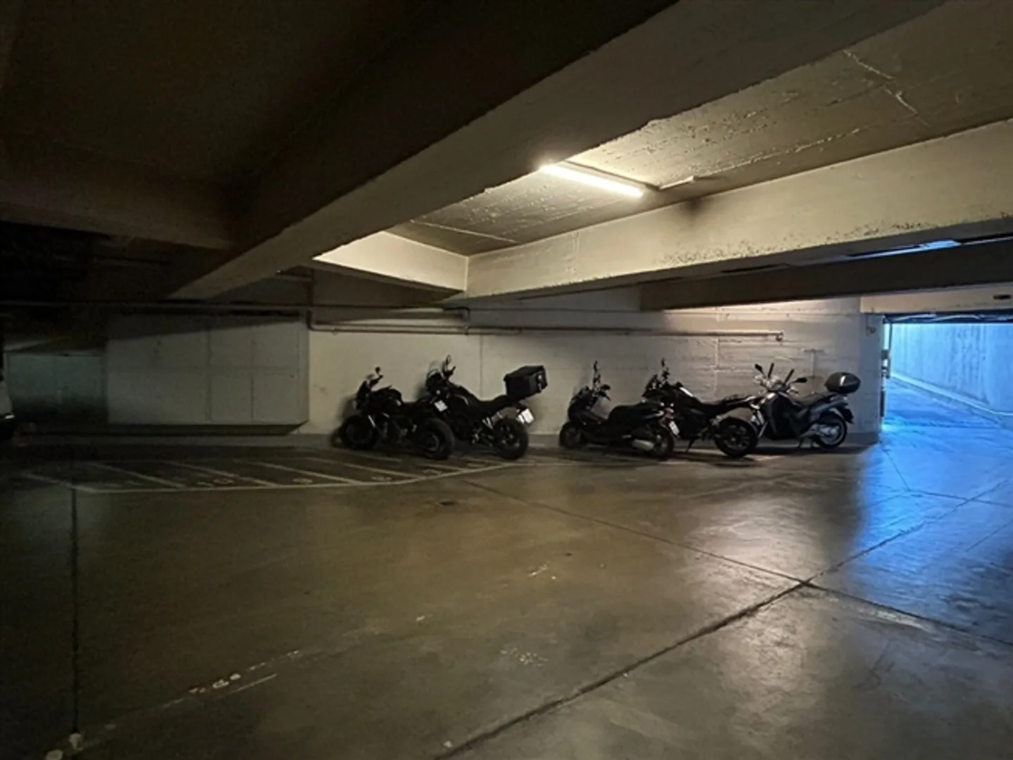 Motorcycle parking space for rent in Ecublens - Photo 2 of 2