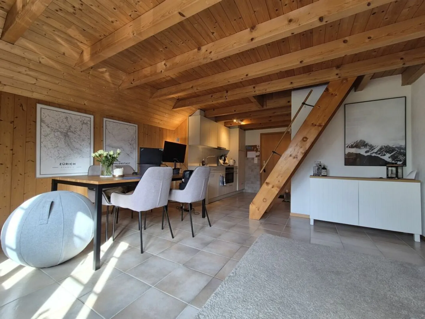 Idyllic 2.5-room apartment with charming wooden flair - Photo 1 of 8