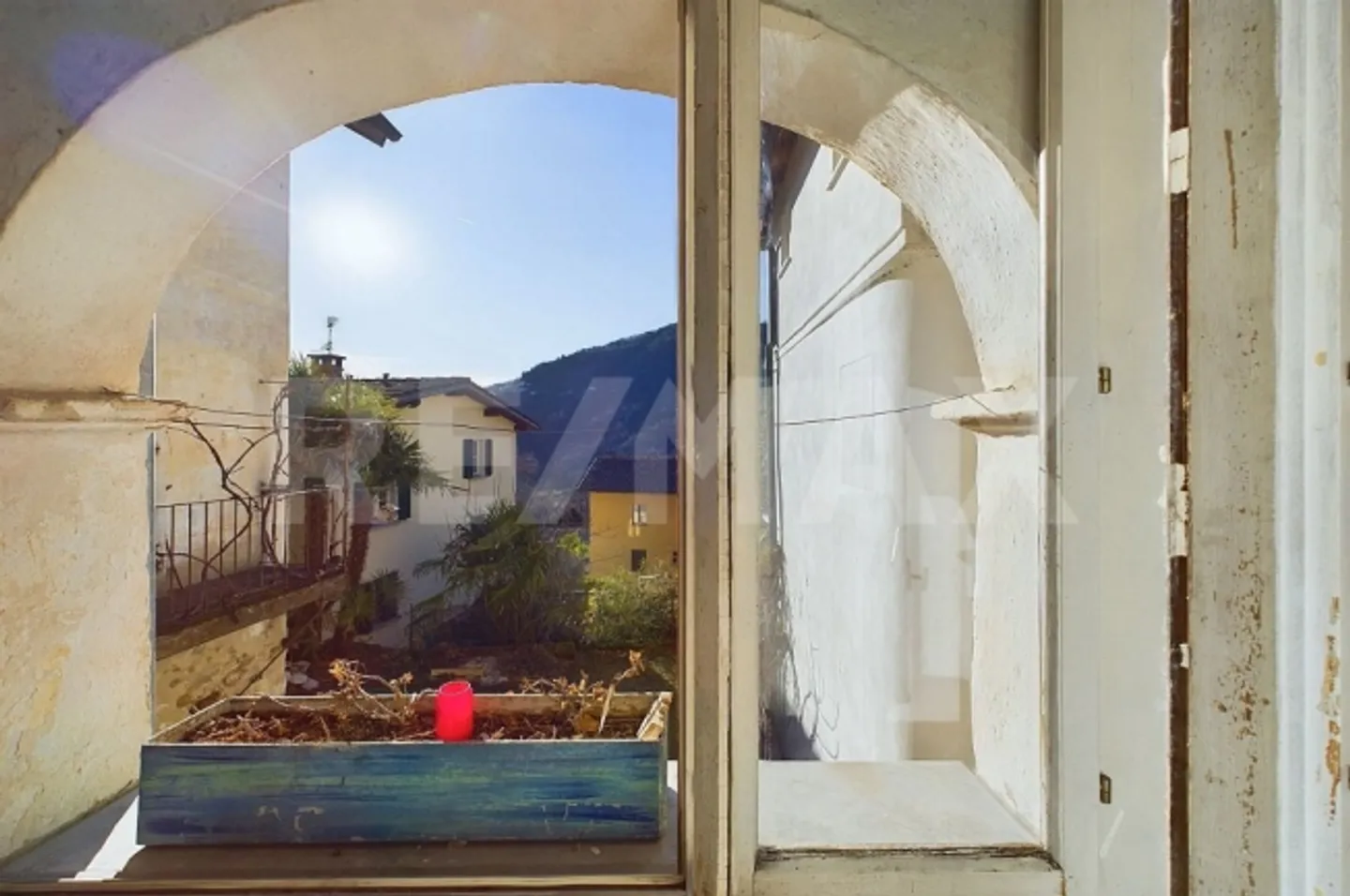 Charmantes Chalet mit Entwicklungspotenzial - Foto 1 von 13