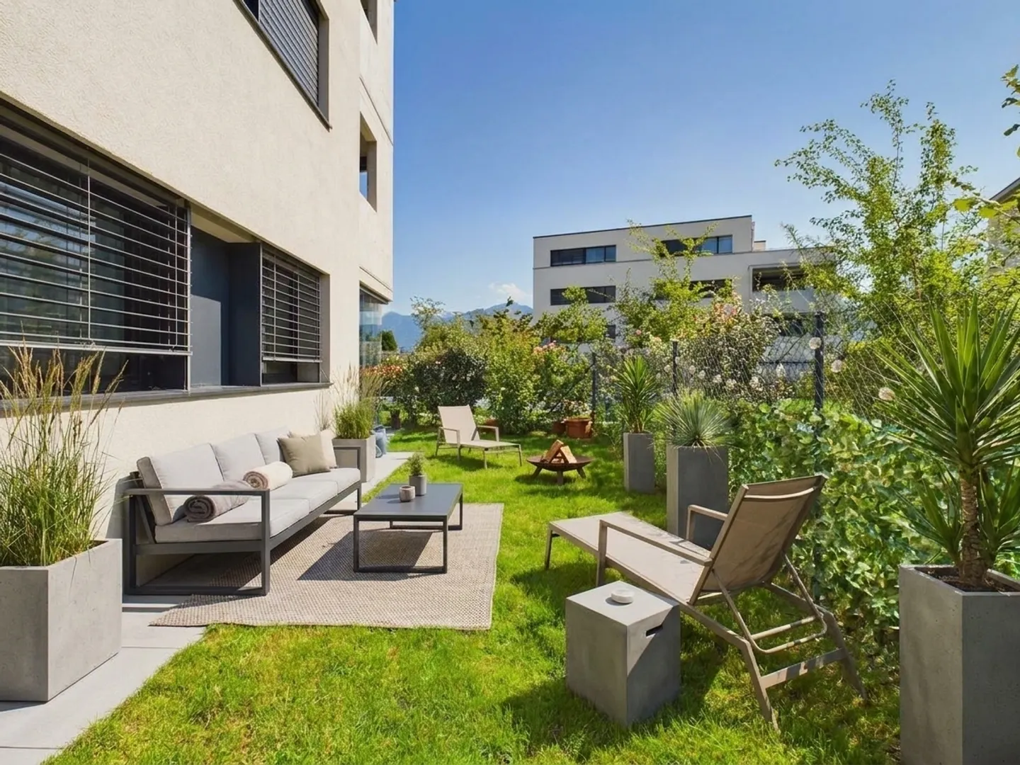 Neu gebaut und sonnige Terrasse - Foto 1 von 13