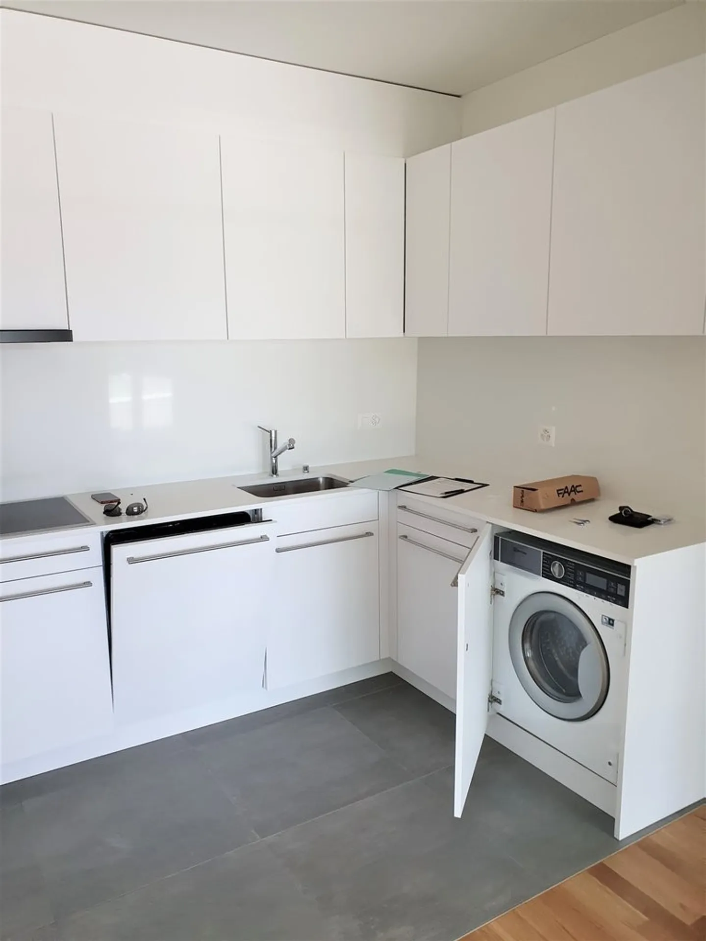 Wir vermieten eine helle 2,5-Zimmer-Wohnung, die im Grünen im Herzen von Pazzallo liegt - Foto 3 von 6