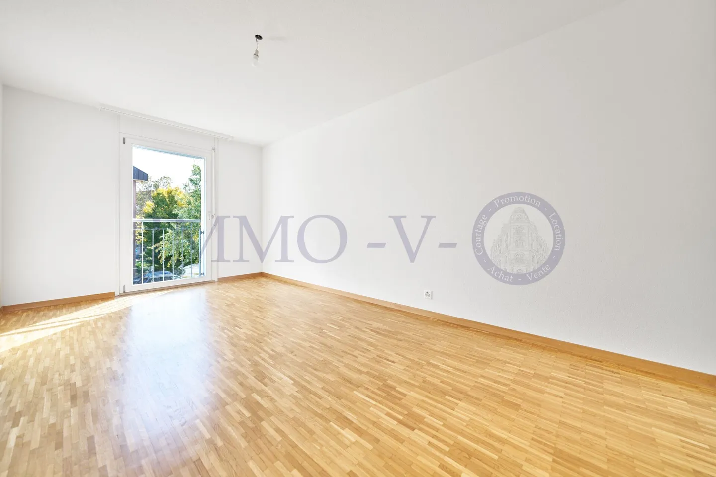 MONTCHOISI - GERÄUMIG (191m2) MIT ZWEI BALKONEN UND IDEALER LAGE - Foto 9 von 12