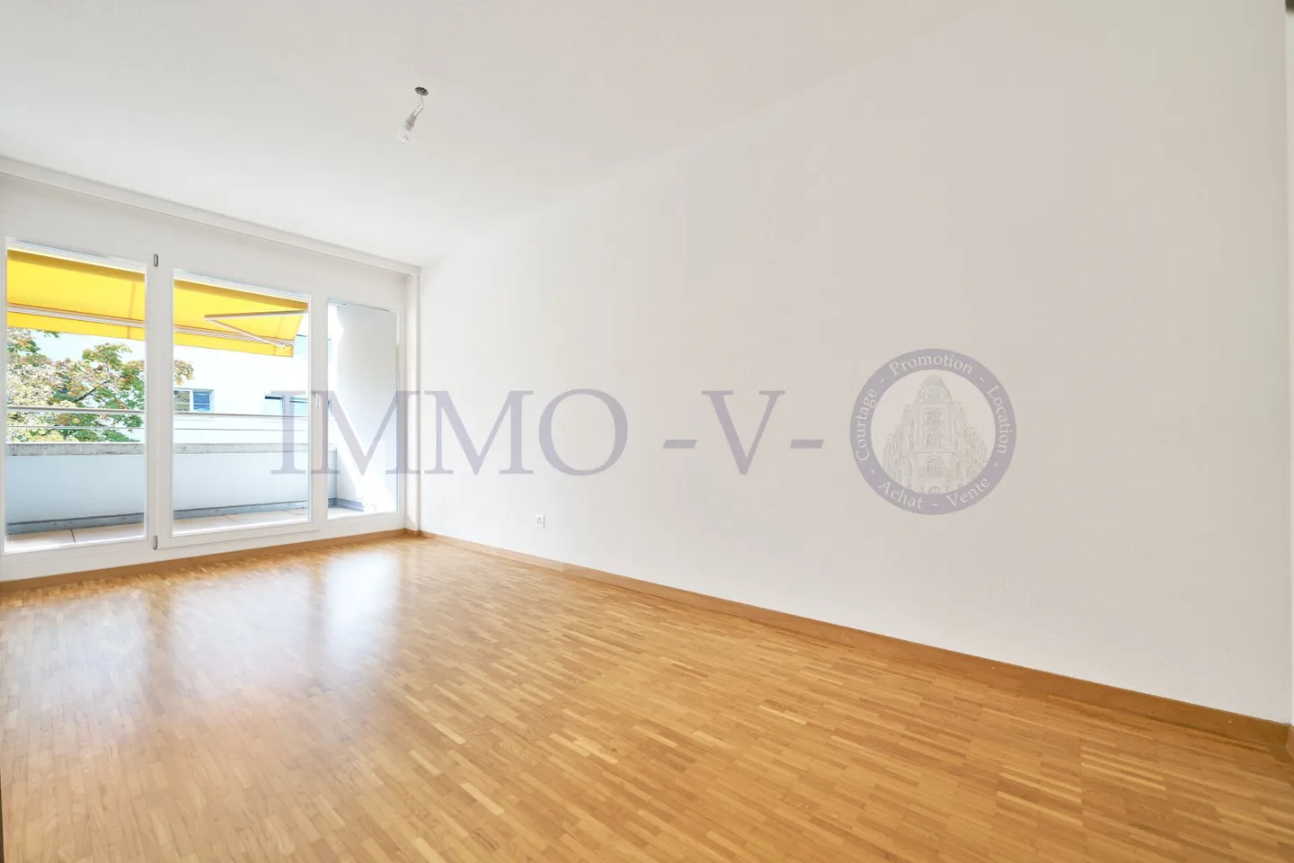 MONTCHOISI - GERÄUMIG (191m2) MIT ZWEI BALKONEN UND IDEALER LAGE - Foto 10 von 12