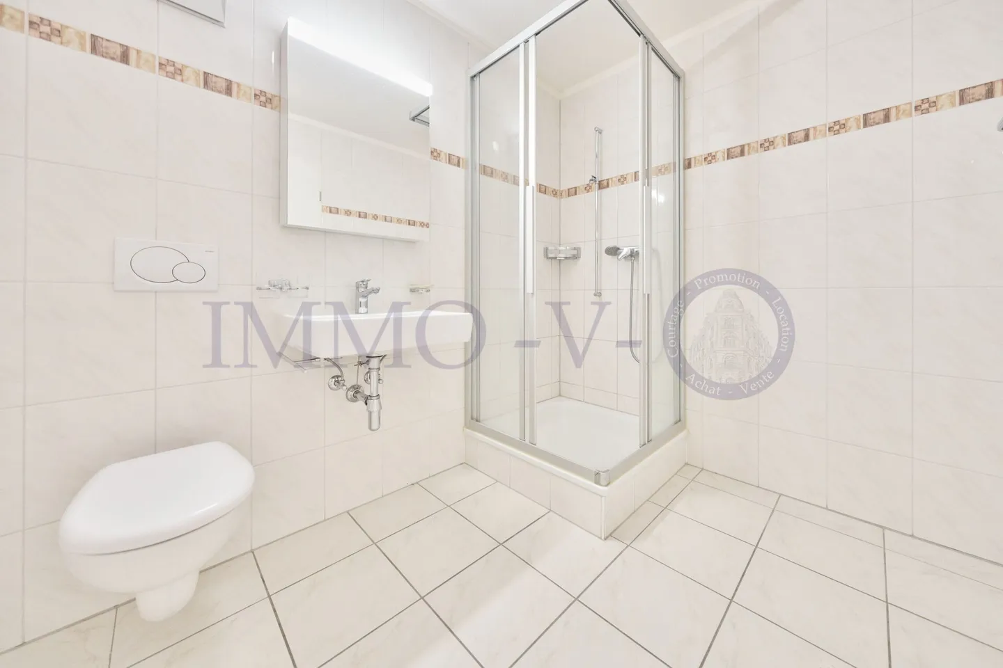 MONTCHOISI - GERÄUMIG (191m2) MIT ZWEI BALKONEN UND IDEALER LAGE - Foto 11 von 12