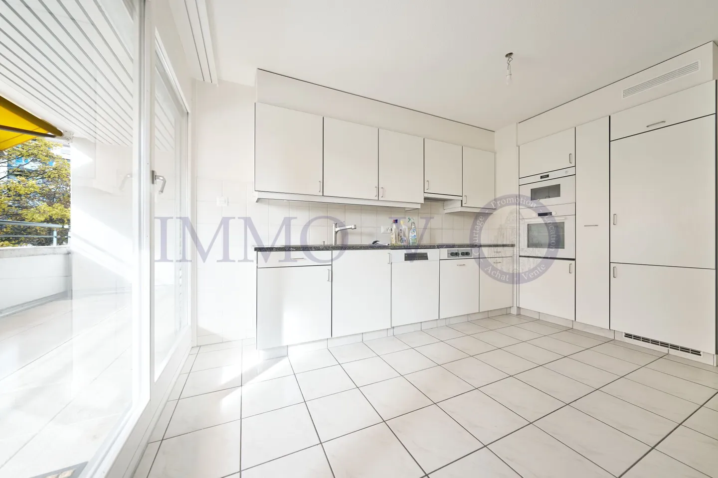 MONTCHOISI - GERÄUMIG (191m2) MIT ZWEI BALKONEN UND IDEALER LAGE - Foto 5 von 12