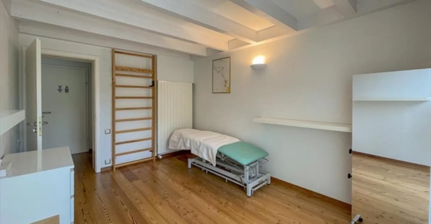 Office space for rent - Photo 2 of 8