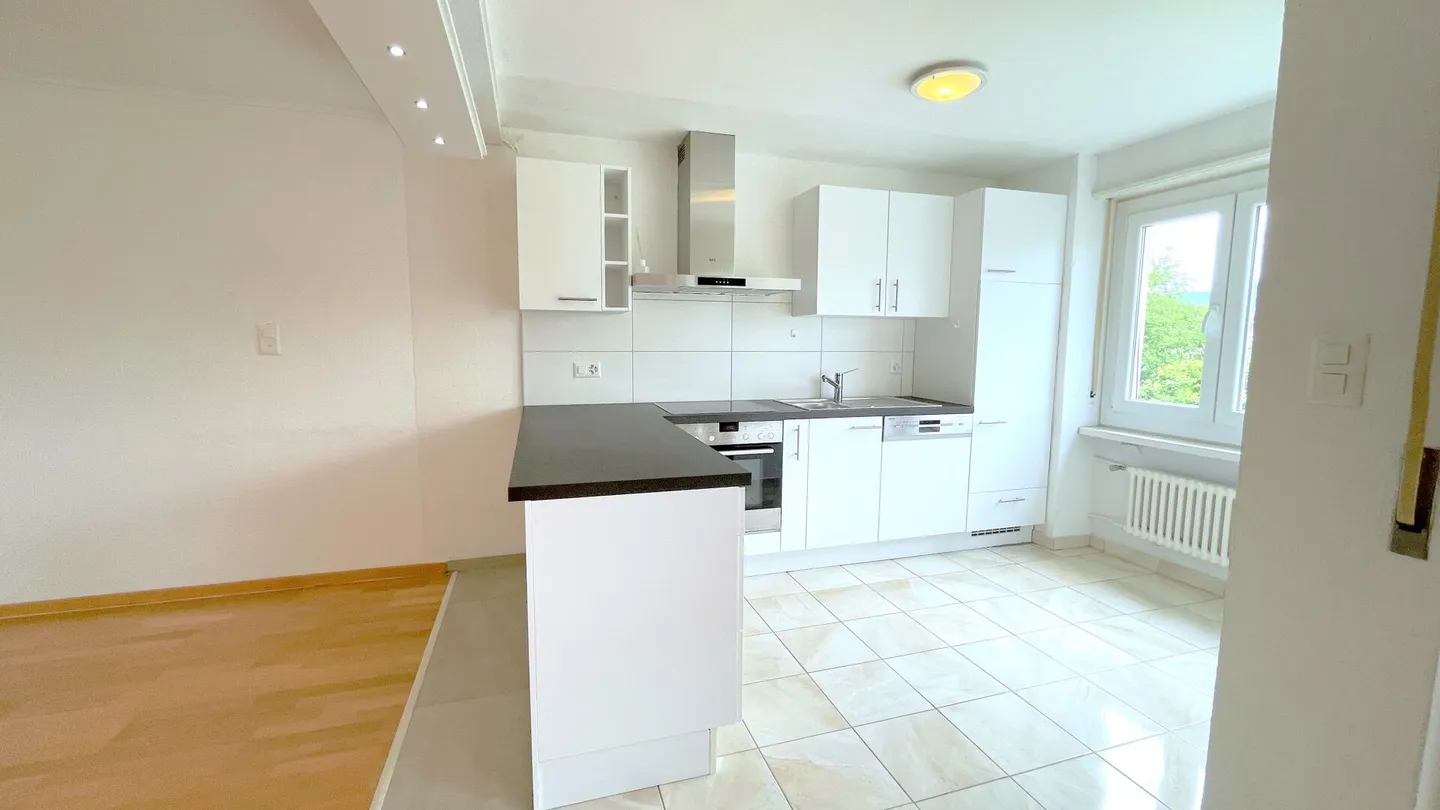 Schöne renovierte 3,5-Zimmer-Wohnung mit Aussicht in Delémont - Foto 3 von 14