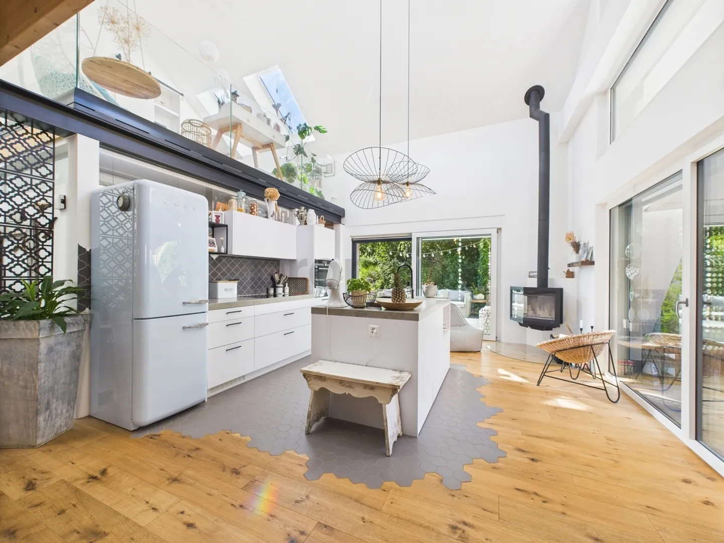 Charming 3.5-Room Apartment with Fireplace in Birrwil - Photo 2 of 8