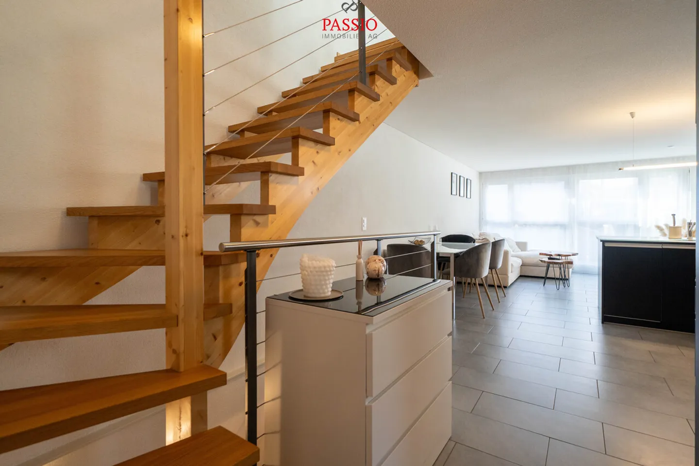 Maison semi-détachée de 7,5 pièces avec vue sur le lac et potentiel - Photo 5 sur 34