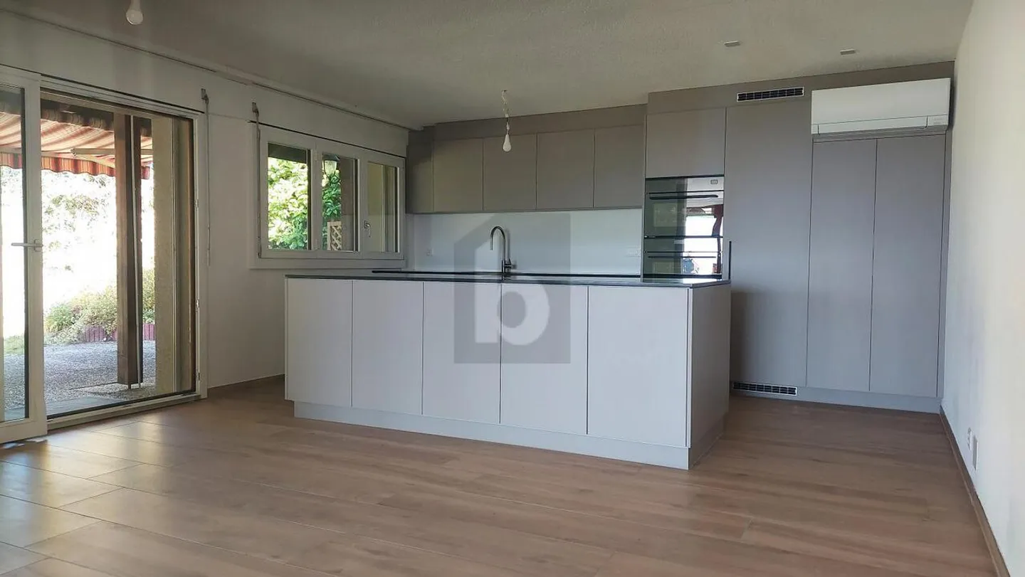 SPACIOUS WITH IDYLLIC GARDEN - Photo 3 of 6
