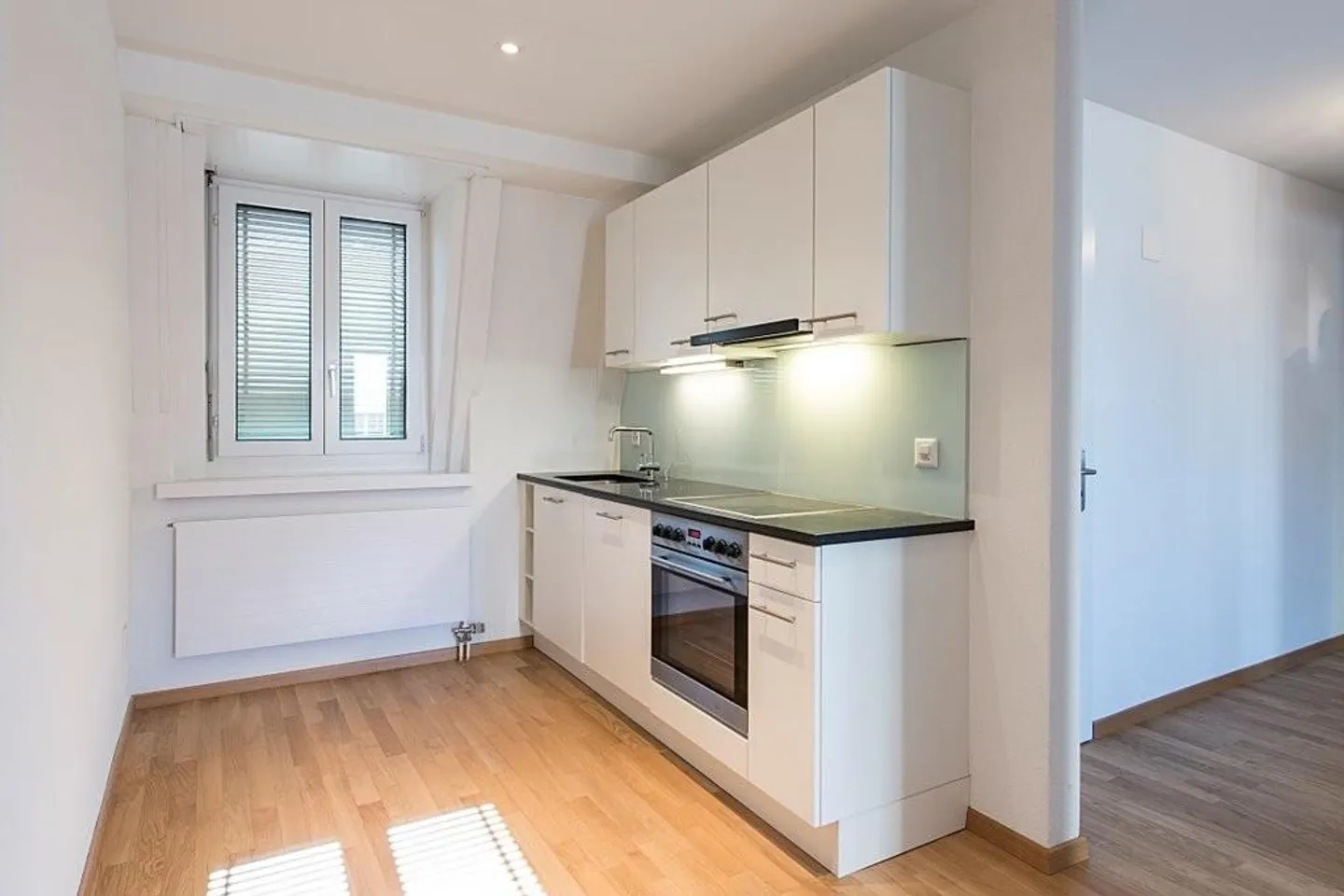 Appartamento di prima classe direttamente in piazza Oerlikon in affitto! - Foto 2 di 7