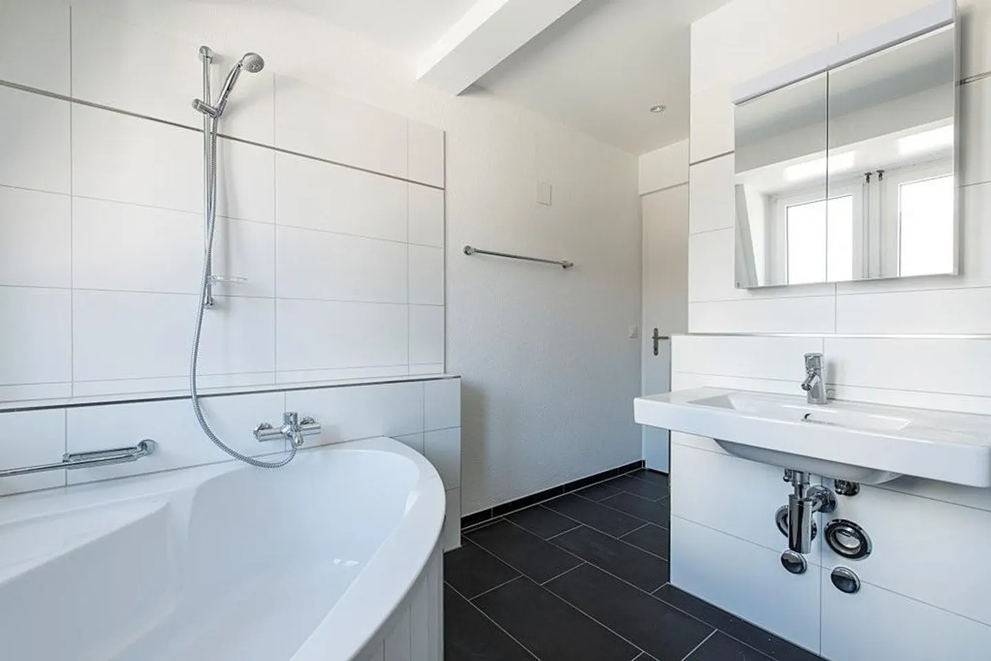 Appartamento di prima classe direttamente in piazza Oerlikon in affitto! - Foto 6 di 7