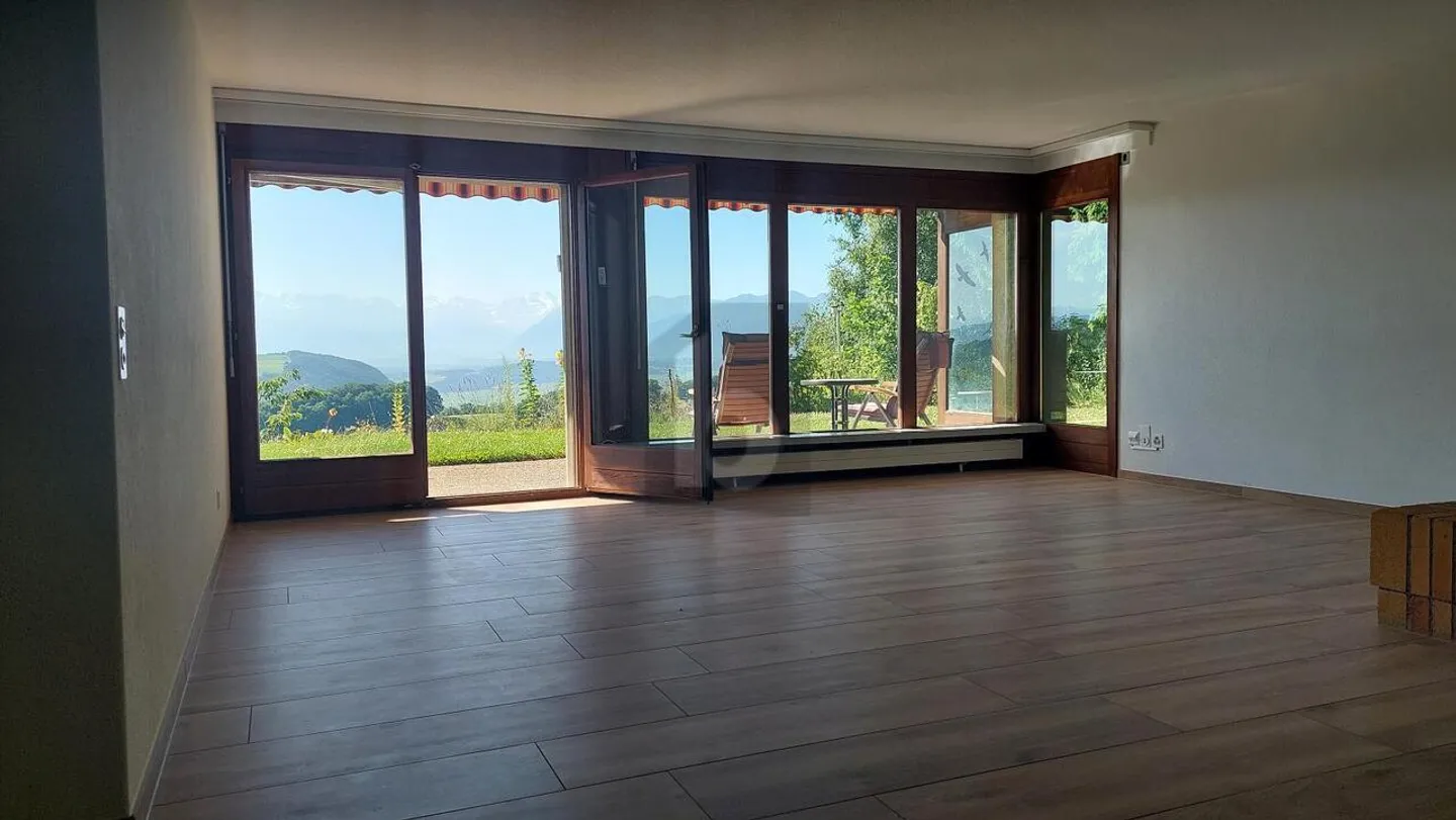 SPACIOUS WITH IDYLLIC GARDEN - Photo 5 of 6