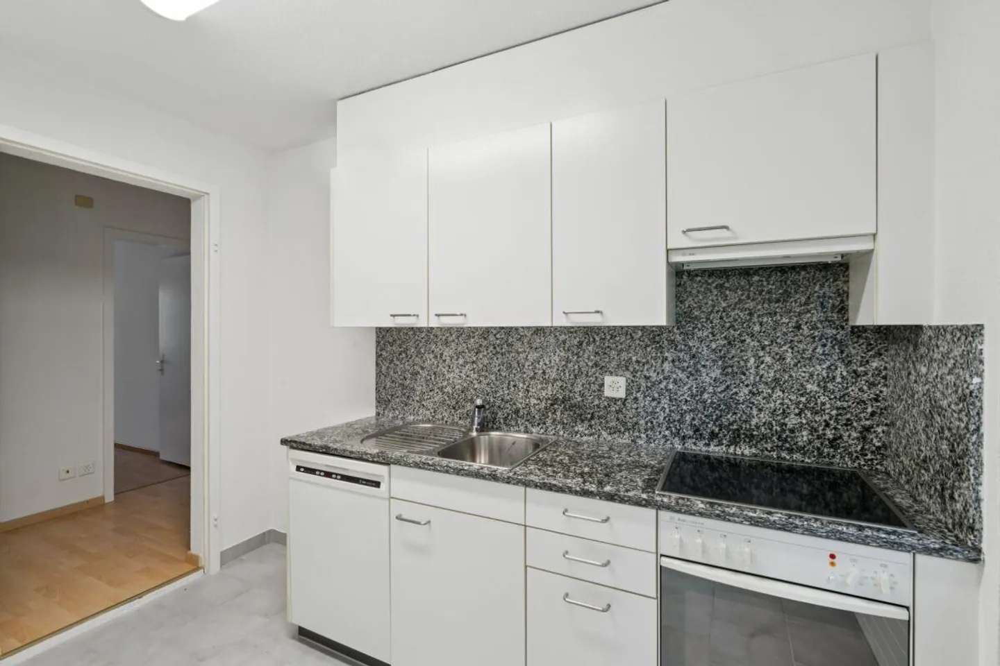 Appartement spacieux et abordable de 4,5 pièces - Photo 2 sur 9