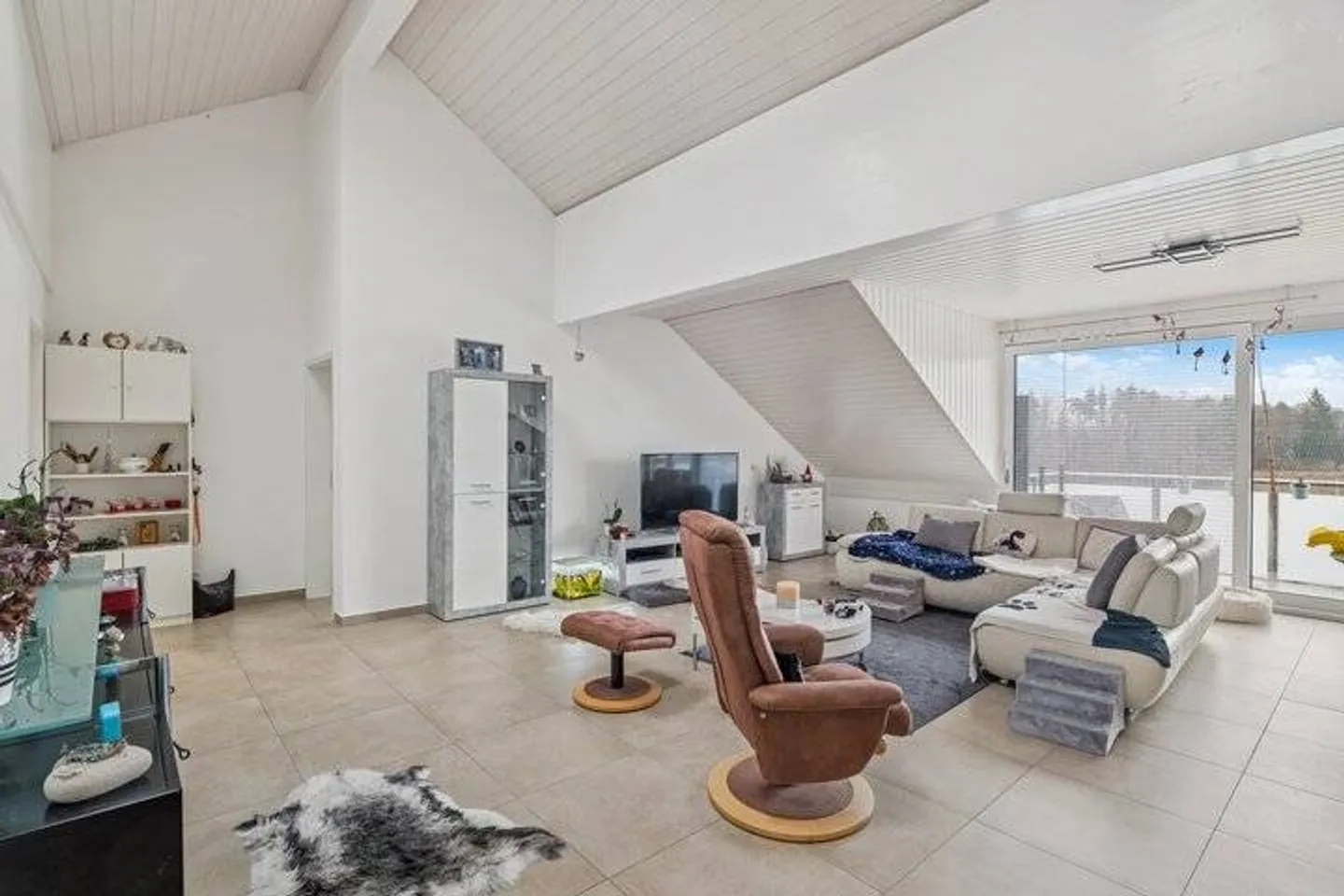 Moderne Dachwohnung an der Aare - Foto 2 von 8