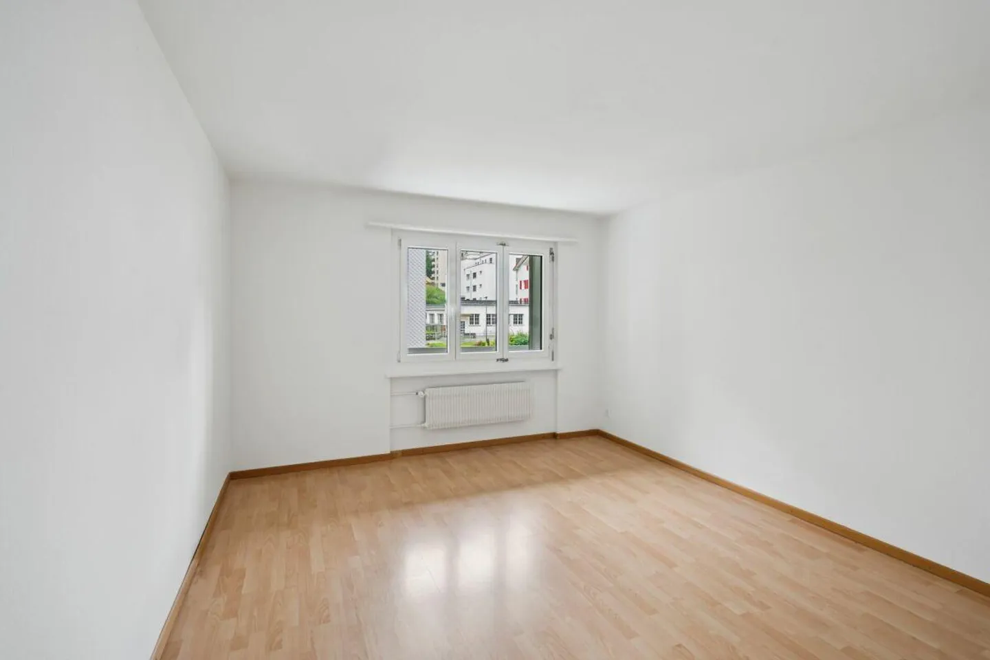 Appartement spacieux et abordable de 4,5 pièces - Photo 6 sur 9