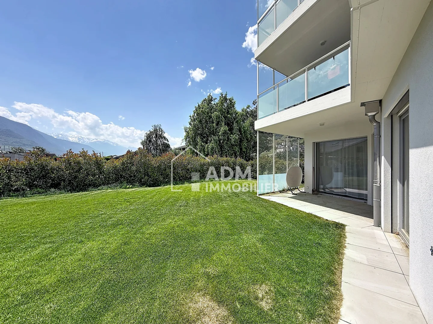 Saillon, appartement de 4,5 pièces au rez-de-chaussée avec jardin privé de 243 m2 - Photo 1 sur 16