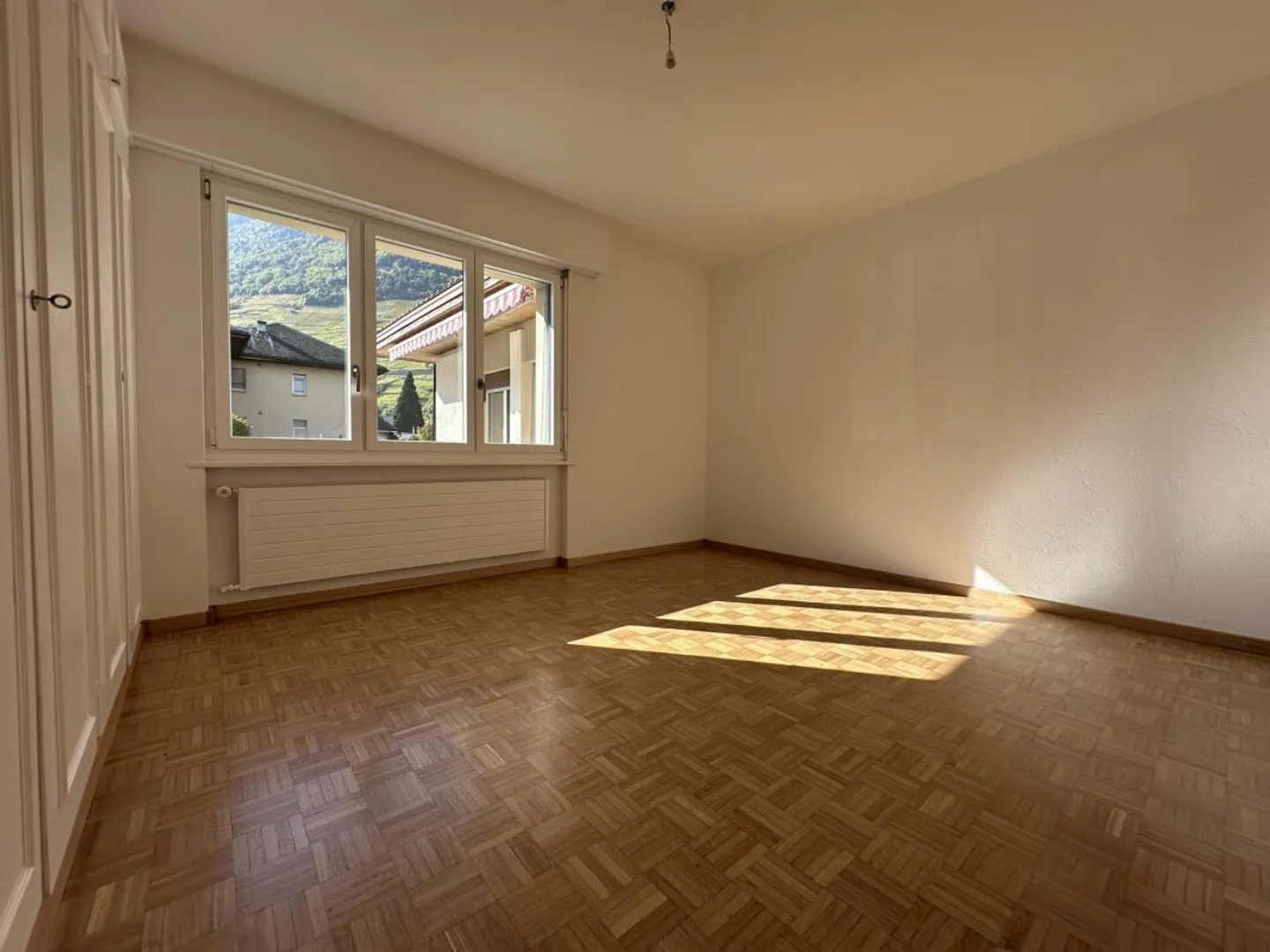 Einfamilienhaus mit Möglichkeit einer selbstständigen Tätigkeit und großer Terrasse - Foto 7 von 19