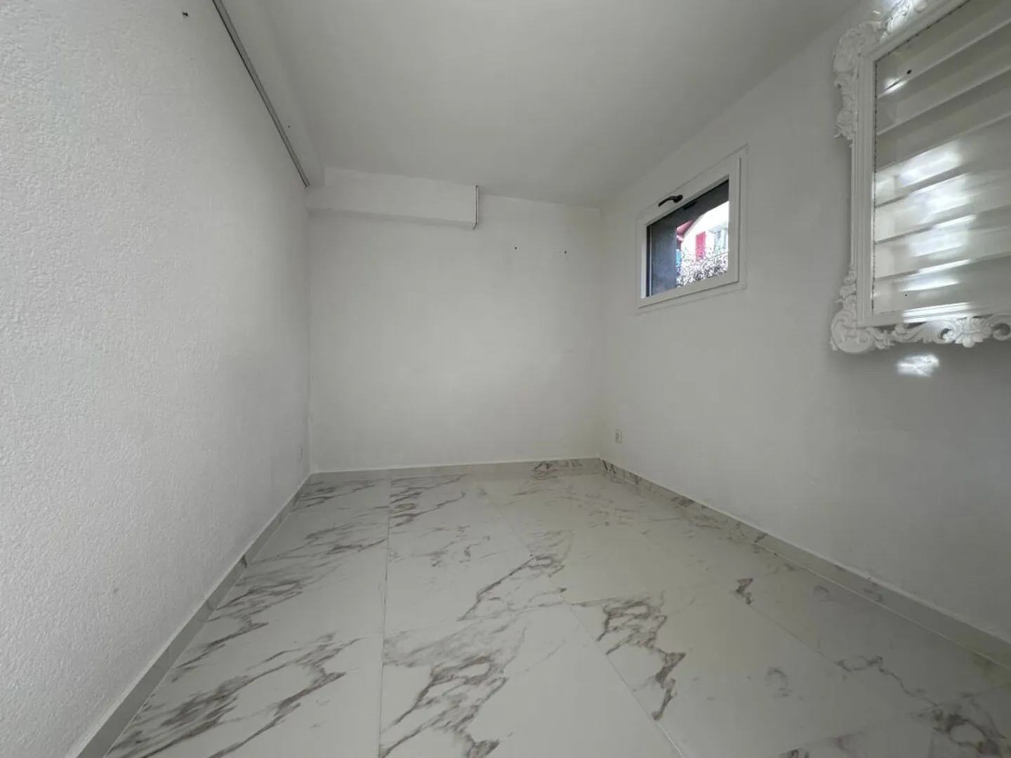 Einfamilienhaus mit Möglichkeit einer selbstständigen Tätigkeit und großer Terrasse - Foto 11 von 19