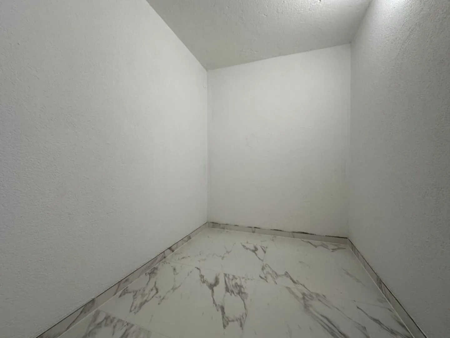 Einfamilienhaus mit Möglichkeit einer selbstständigen Tätigkeit und großer Terrasse - Foto 12 von 19