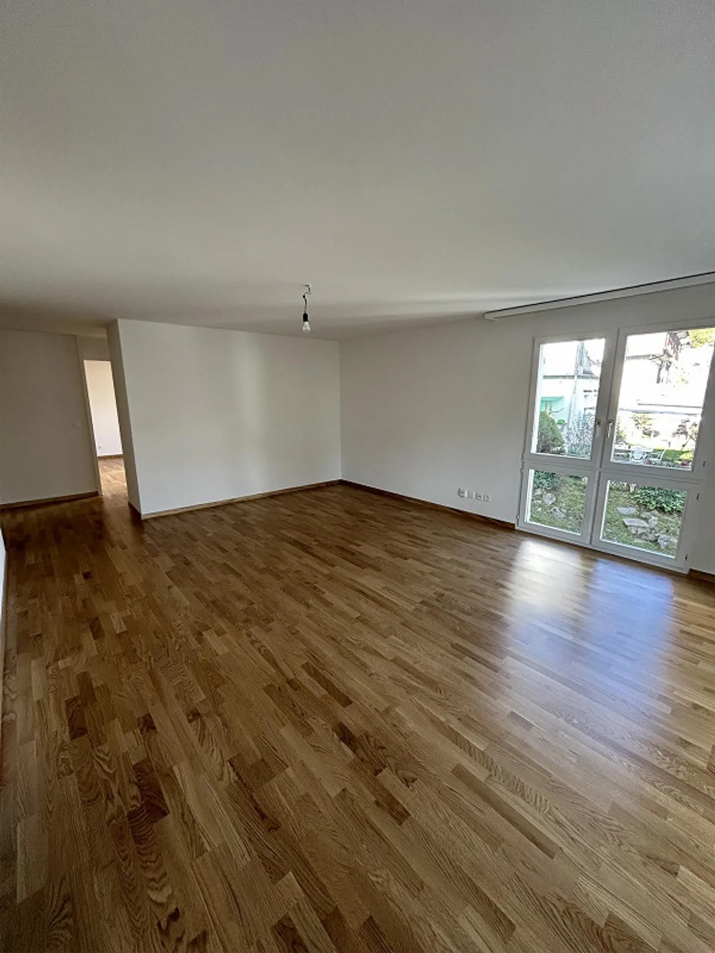 Appartamento ristrutturato e luminoso di 4,5 stanze - Foto 8 di 15