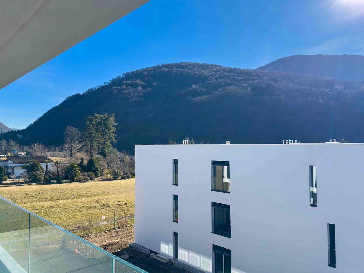 Modern penthouse with 2.5 rooms in Monteggio - Photo 5 of 7