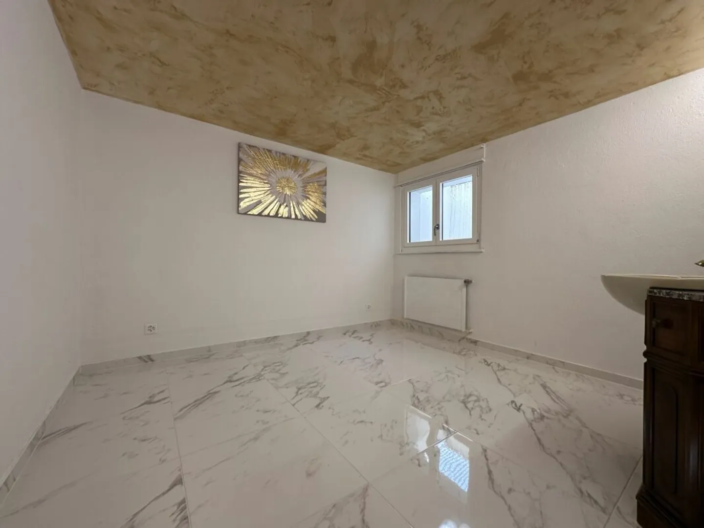 Einfamilienhaus mit Möglichkeit einer selbstständigen Tätigkeit und großer Terrasse - Foto 16 von 19