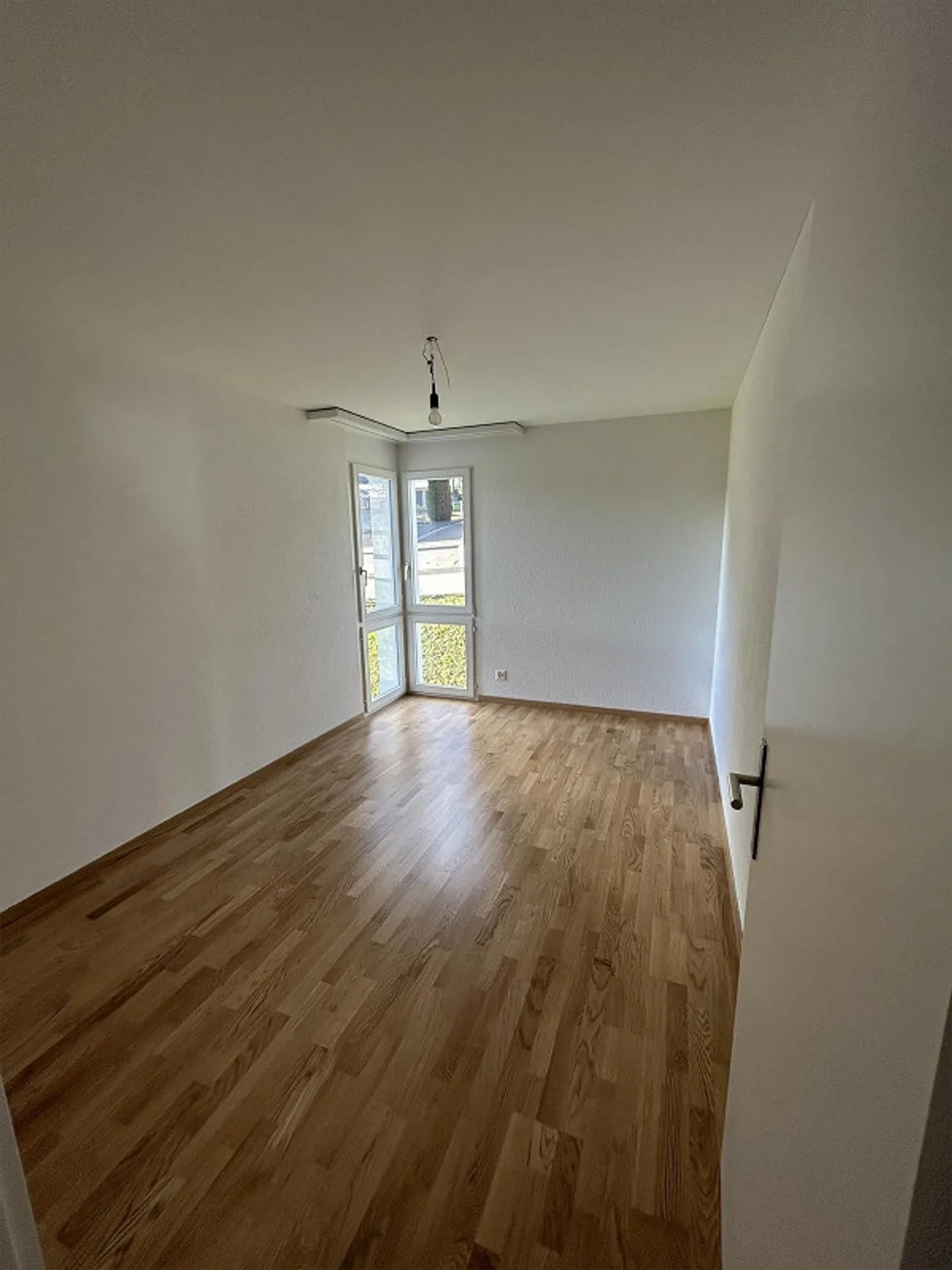 Appartamento ristrutturato e luminoso di 4,5 stanze - Foto 10 di 15