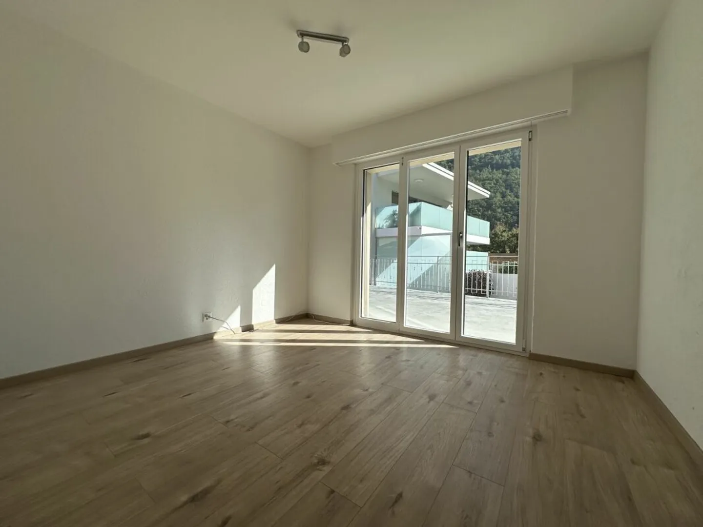 Einfamilienhaus mit Möglichkeit einer selbstständigen Tätigkeit und großer Terrasse - Foto 9 von 19