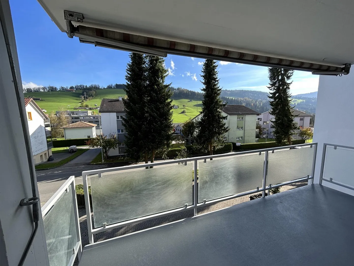 Appartamento ristrutturato e luminoso di 4,5 stanze - Foto 14 di 15